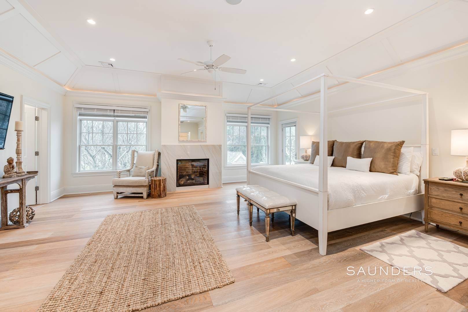 21. Single Family Homes for Sale at Beach House Abutting Reserve In East Hampton South 2 Skimhampton Road, East Hampton, NY 11937