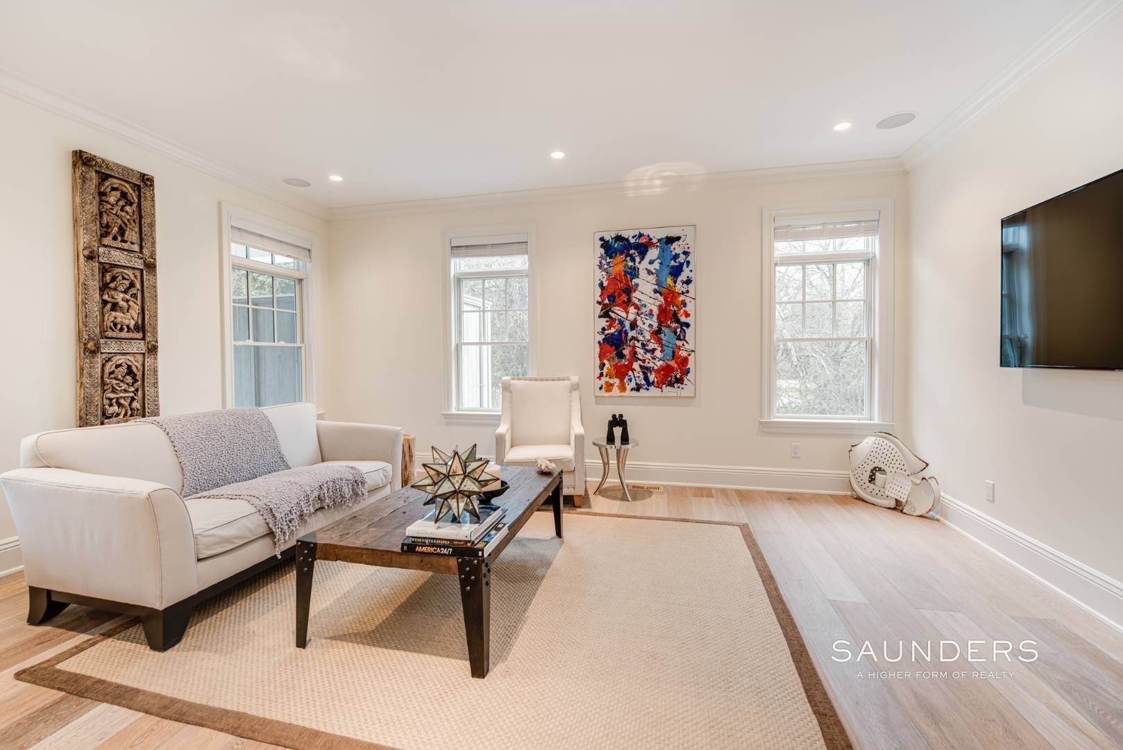 20. Single Family Homes for Sale at Beach House Abutting Reserve In East Hampton South 2 Skimhampton Road, East Hampton, NY 11937