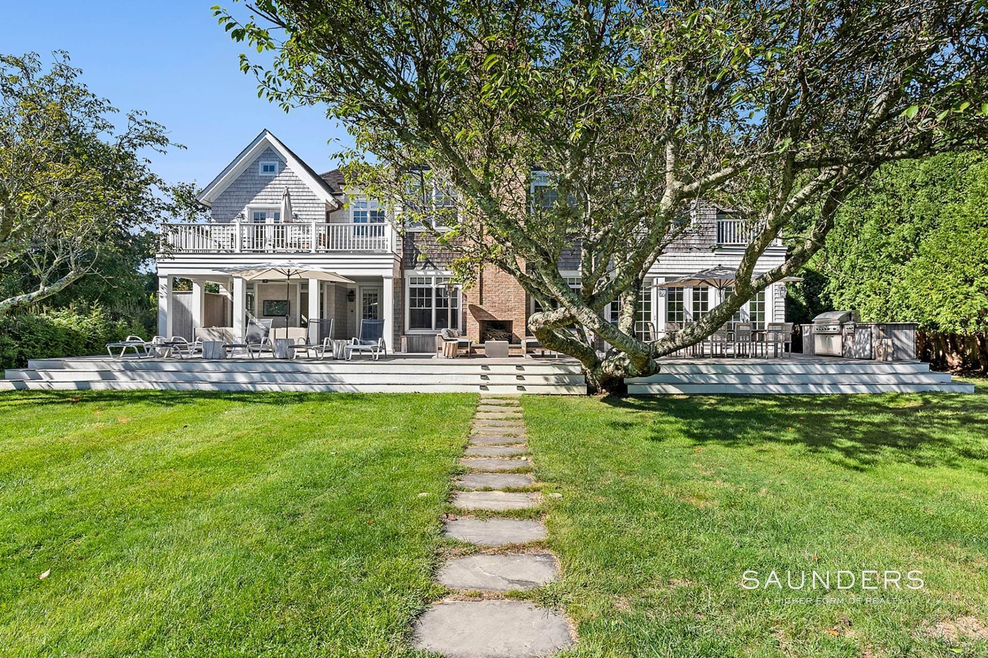 30. Single Family Homes for Sale at Beach House Abutting Reserve In East Hampton South 2 Skimhampton Road, East Hampton, NY 11937