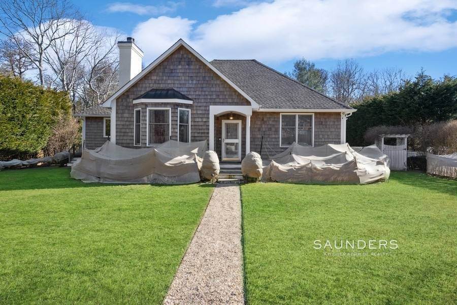 25. Single Family Homes for Sale at Bright & Beachy In Wainscott With Pool 6 Esterbrook Rd, Wainscott, NY 11975