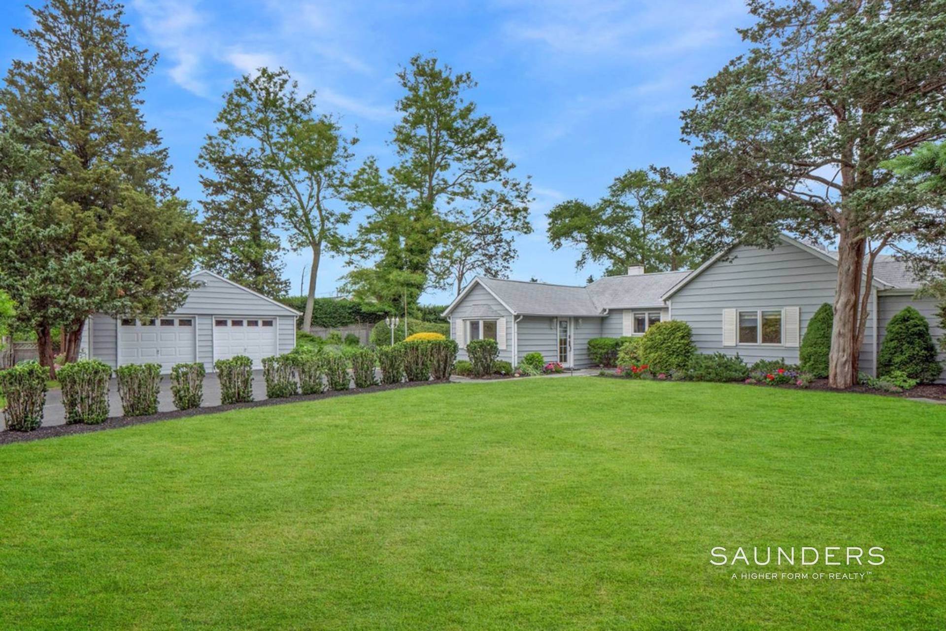 Single Family Homes at Waterfront With Pool And Dock Southampton, NY 11968