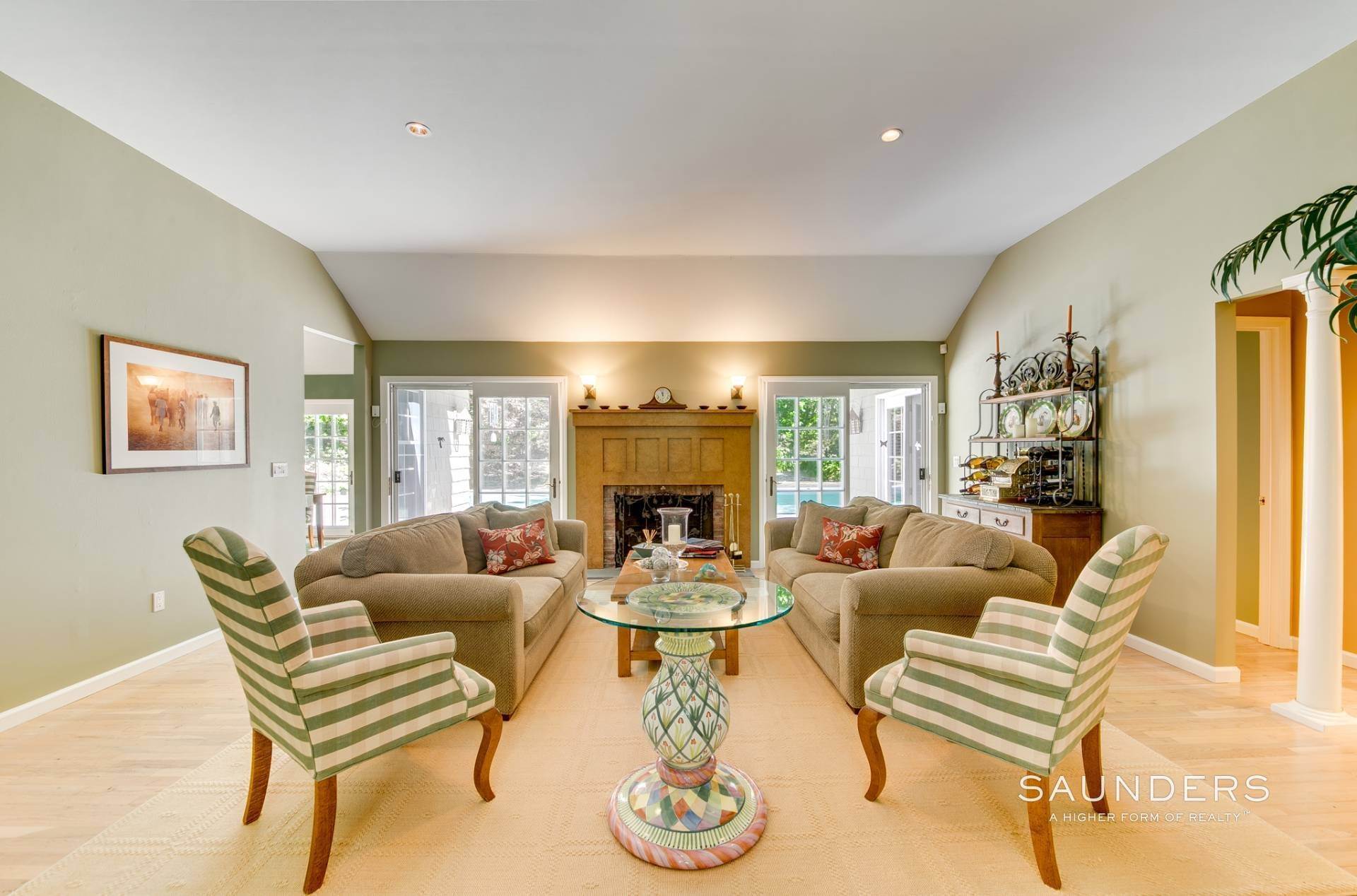 4. Single Family Homes at Pristine And Elegant Rental In East Hampton 6 Hickory Court, East Hampton, NY 11937
