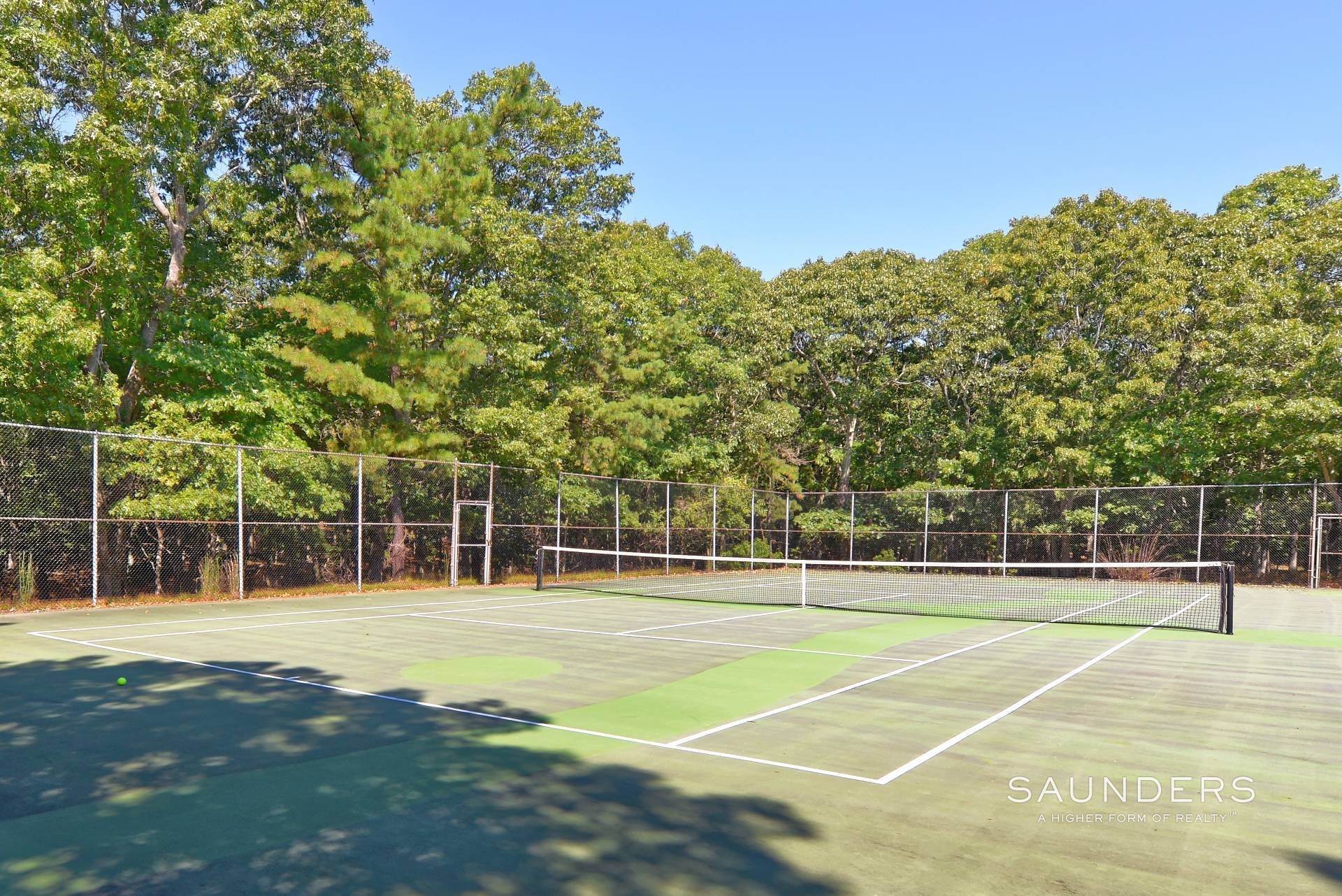 20. Single Family Homes at Clean East Hampton Contemporary With Pool And Tennis East Hampton, NY 11937