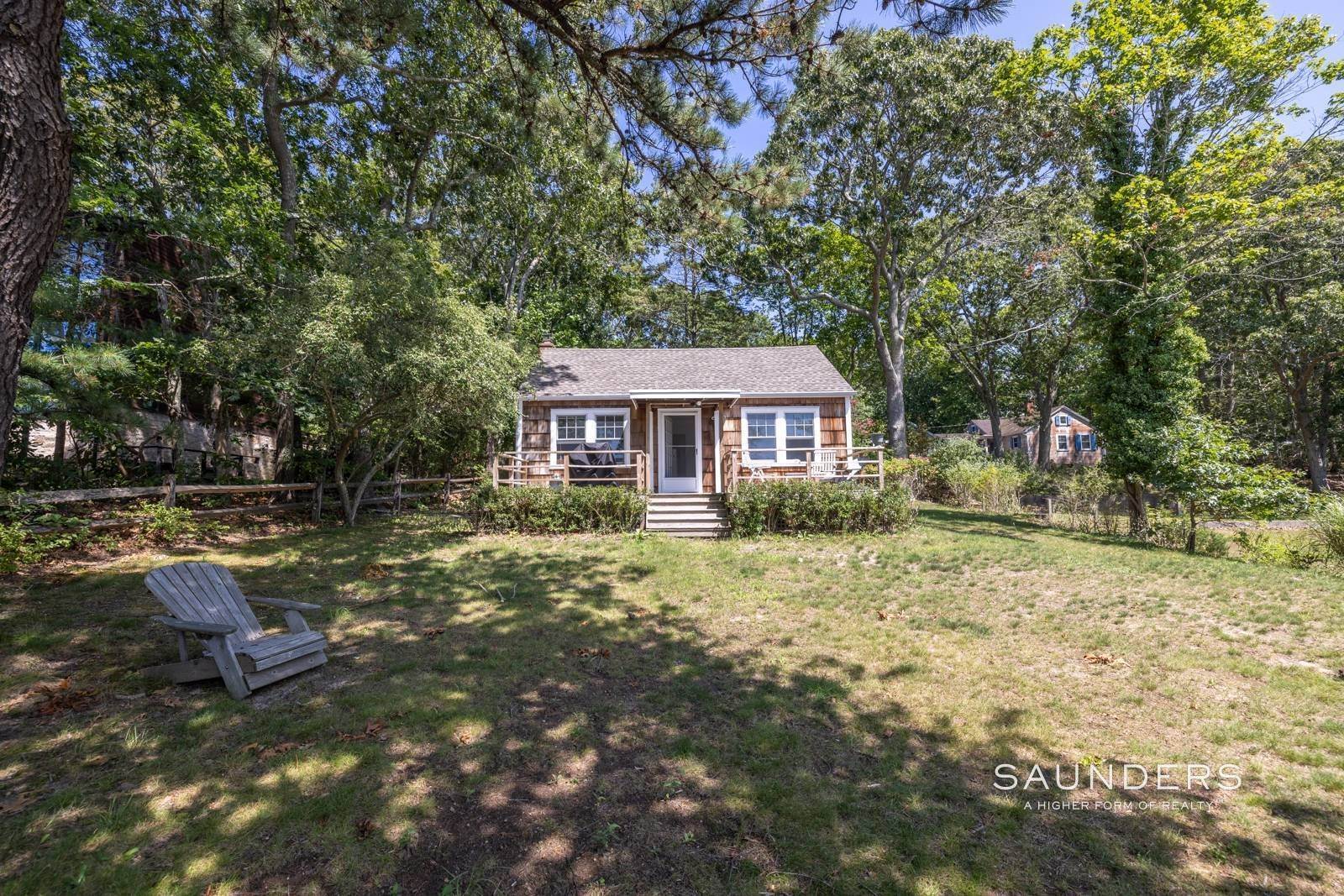 3. Single Family Homes at Big Fresh Pond Cottage Southampton, NY 11968