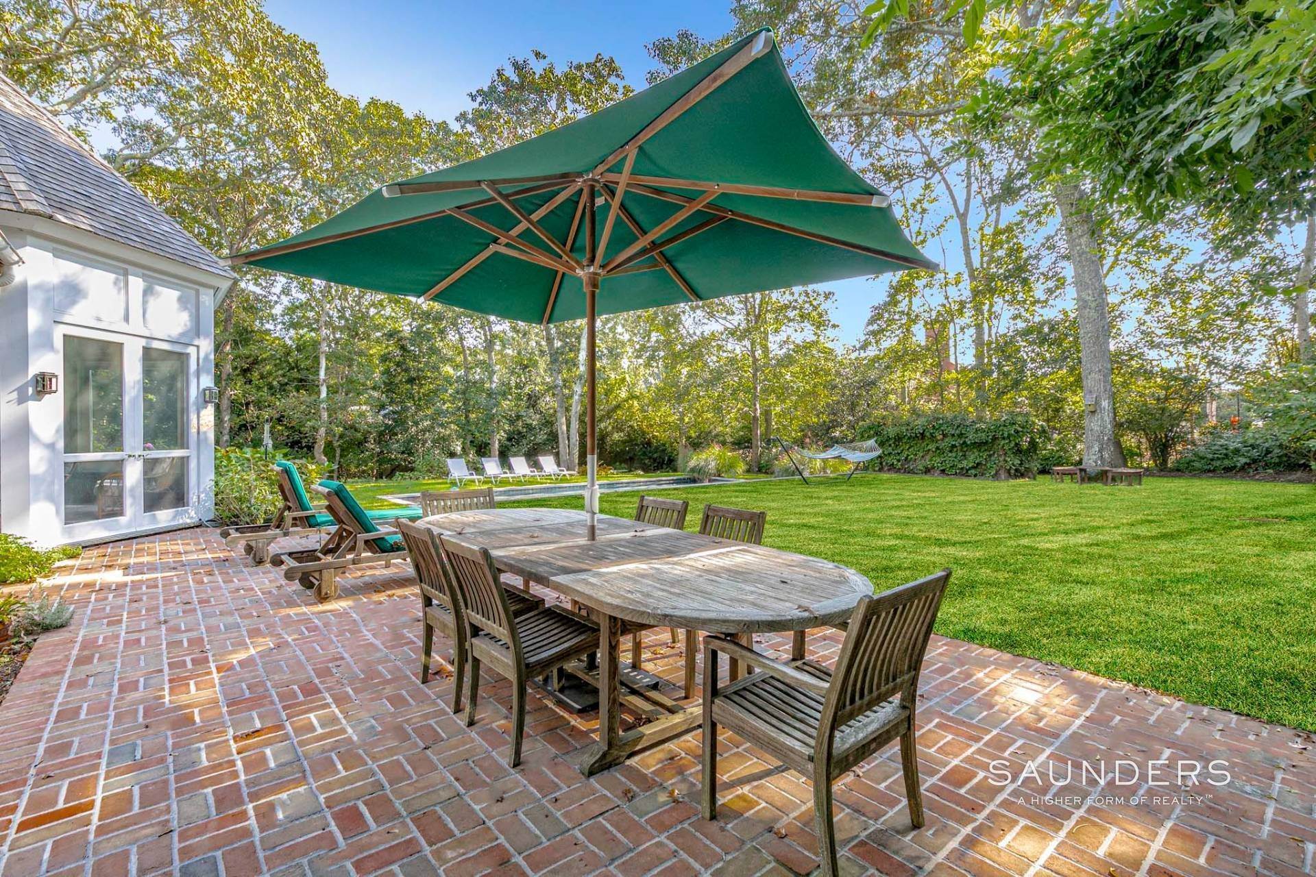 33. Single Family Homes for Sale at Gorgeous Georgica Estate One Mile To Beach 239 Cove Hollow Road, East Hampton, NY 11937