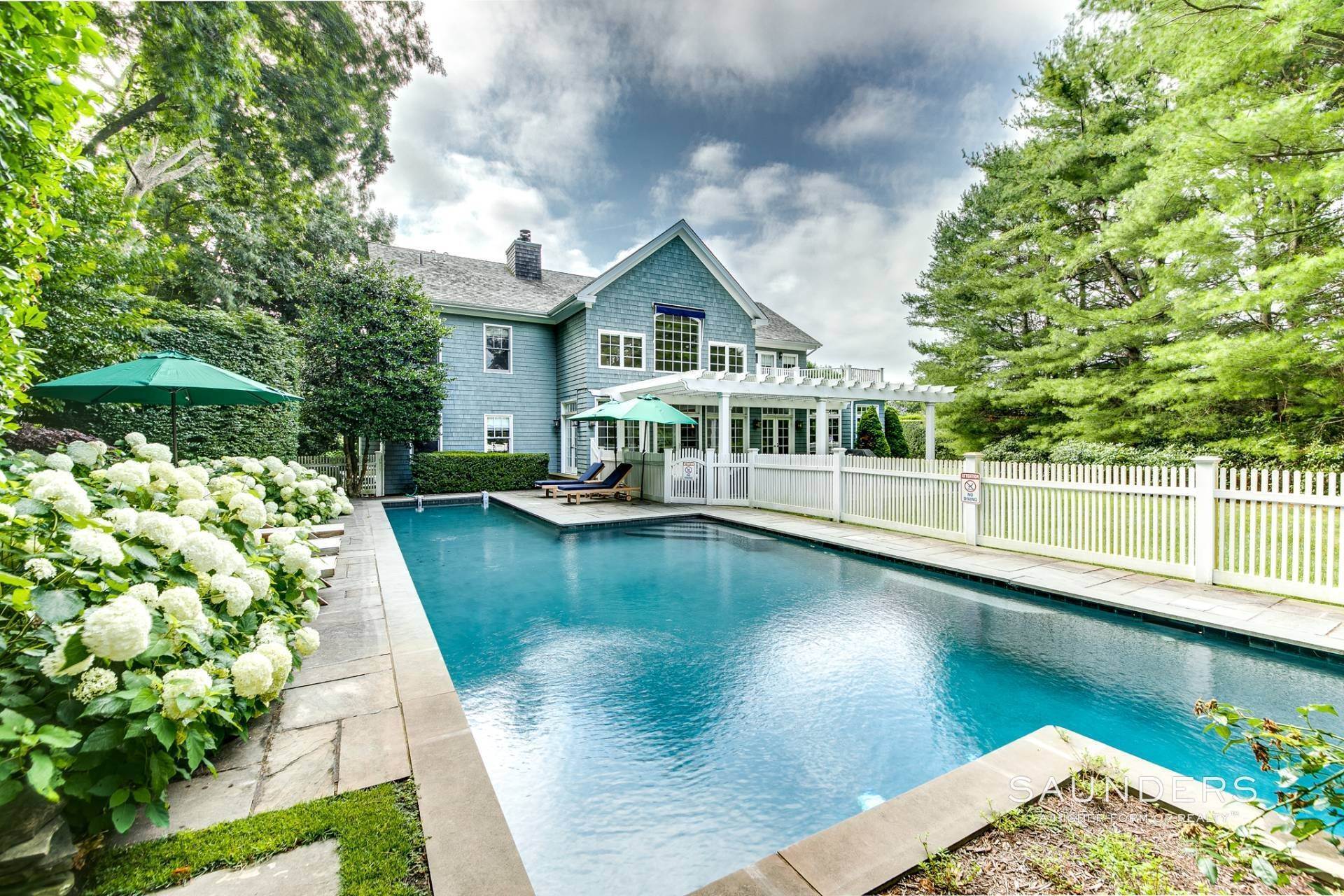 3. Single Family Homes at Gorgeous Five Bedroom Home Close To Eh Village East Hampton, NY 11937