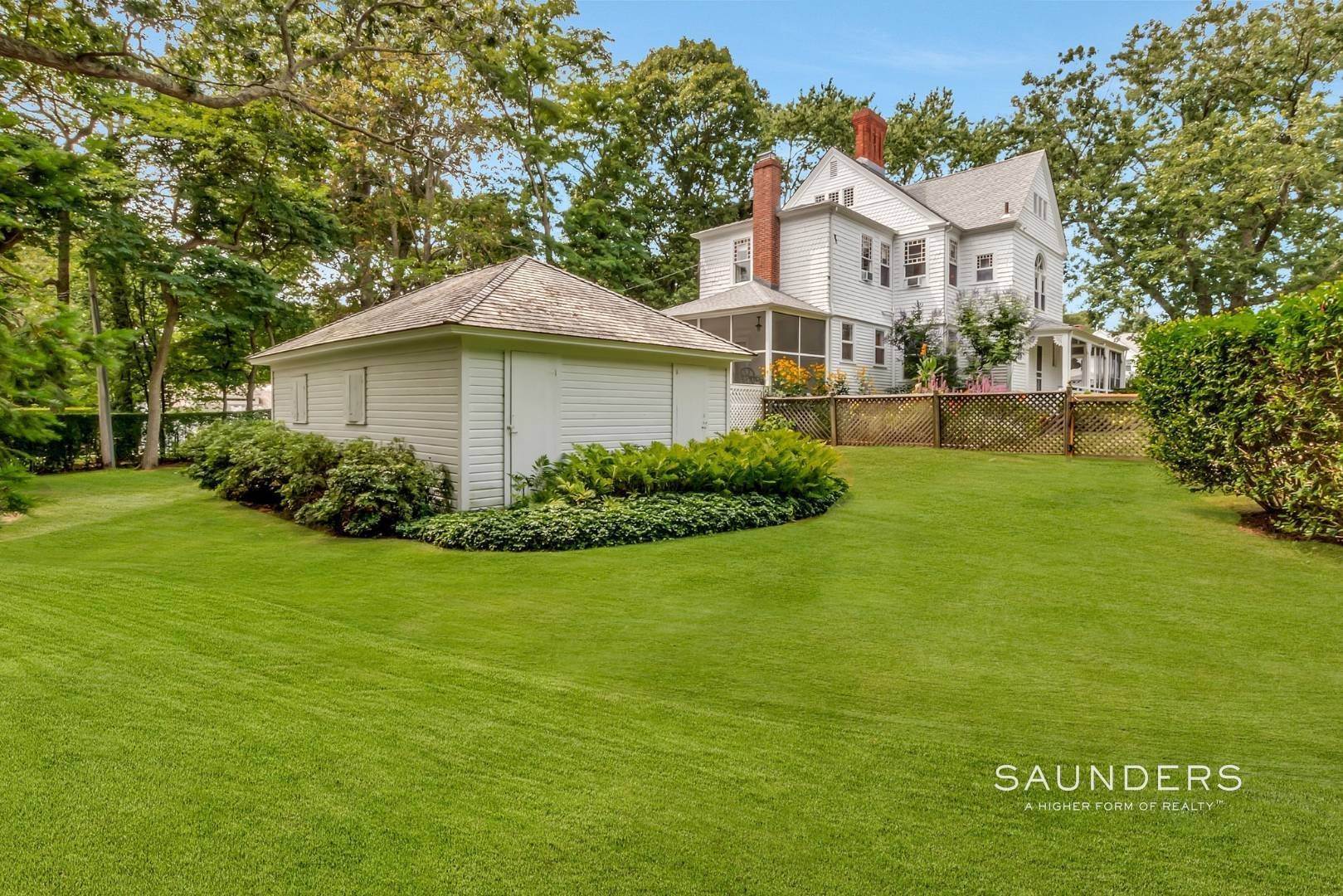 14. Single Family Homes at 1887 Dering Harbor Village Victorian With Pool And Dock Shelter Island, NY 11965