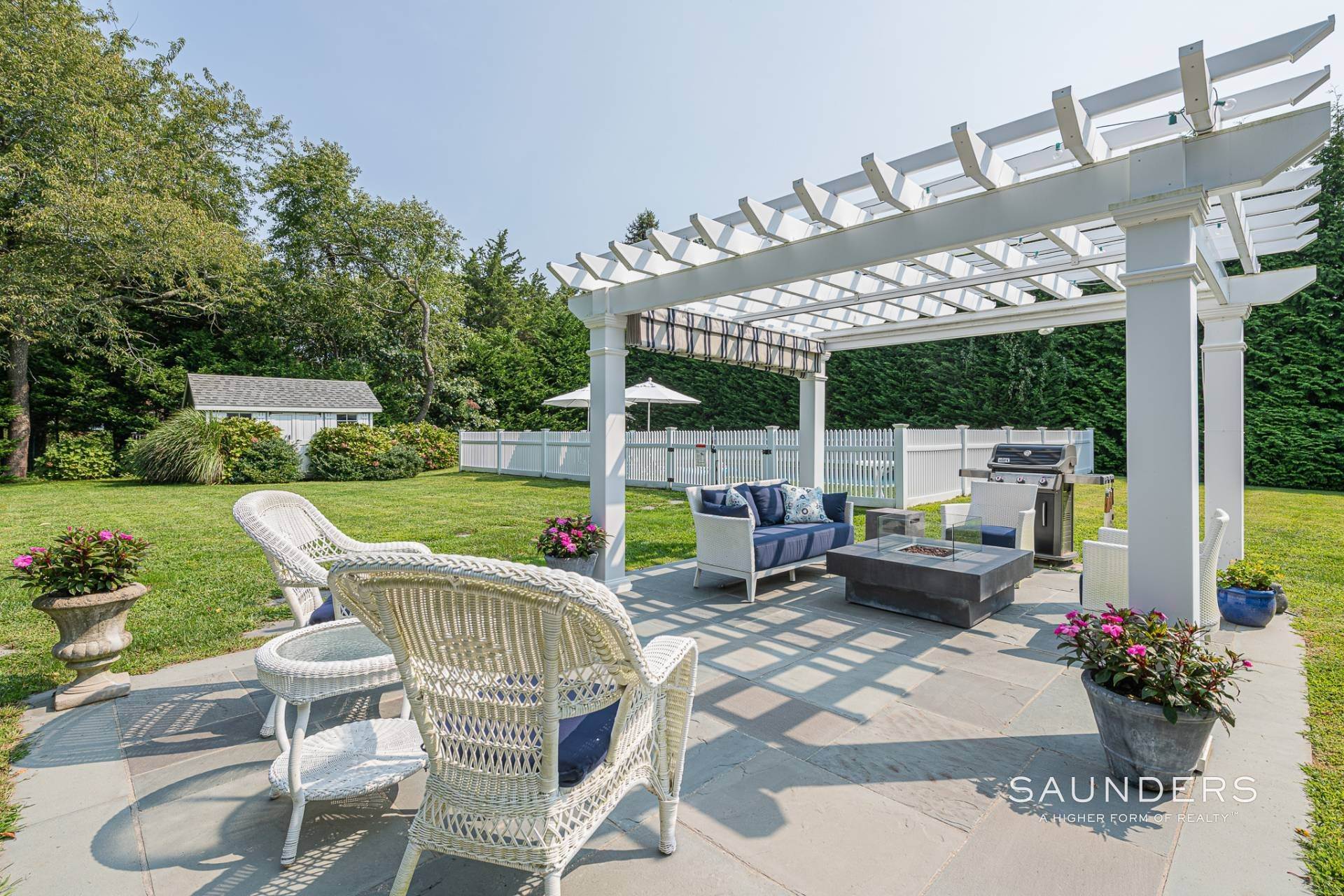 24. Single Family Homes at Southampton Golf Country Mint 4 Br With Pool And Hot Tub 48 Country Club Drive, Southampton, NY 11968