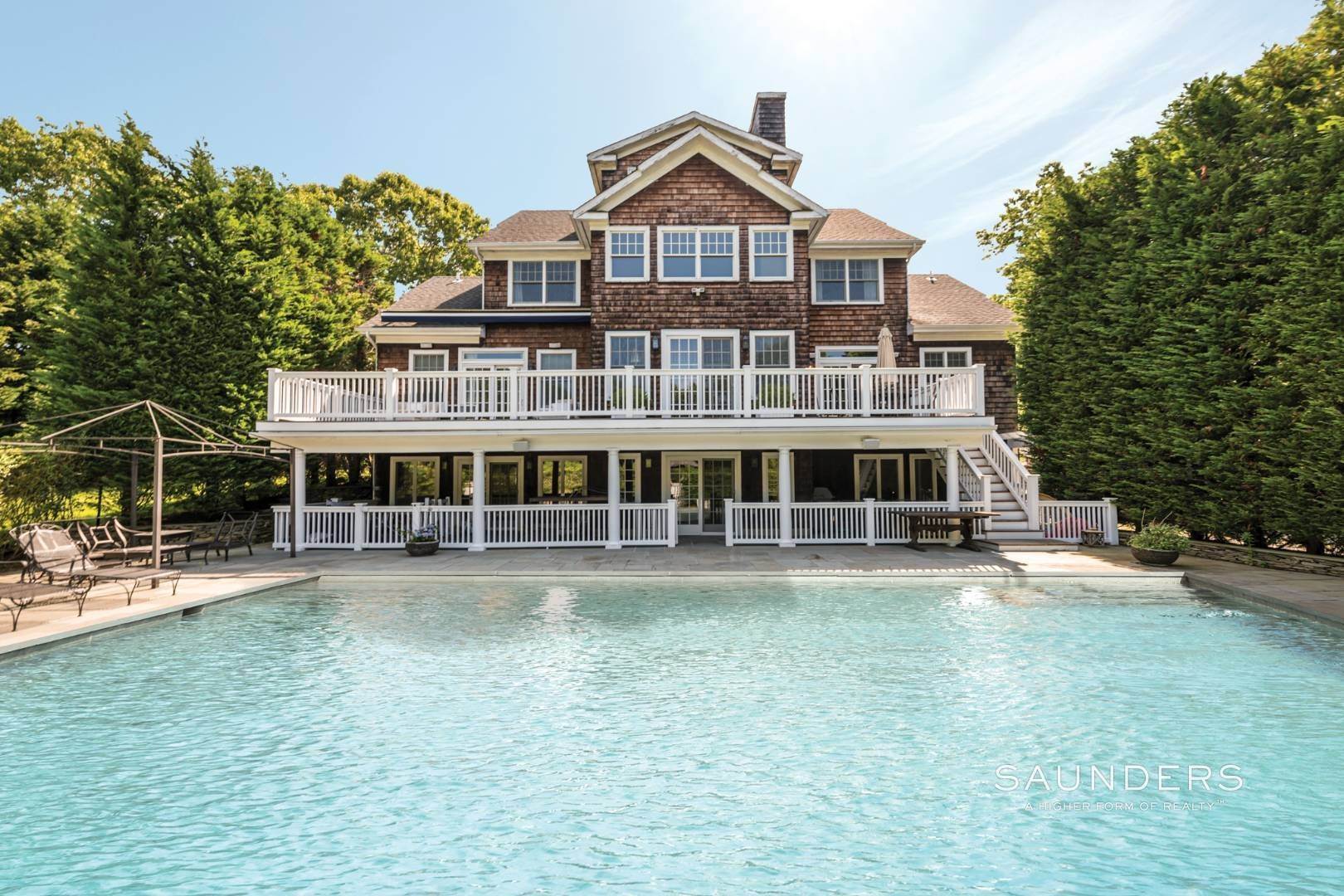20. Single Family Homes for Sale at Gated Southampton Traditional On 2+ Acres 44 Ocean View Parkway, Southampton, NY 11968