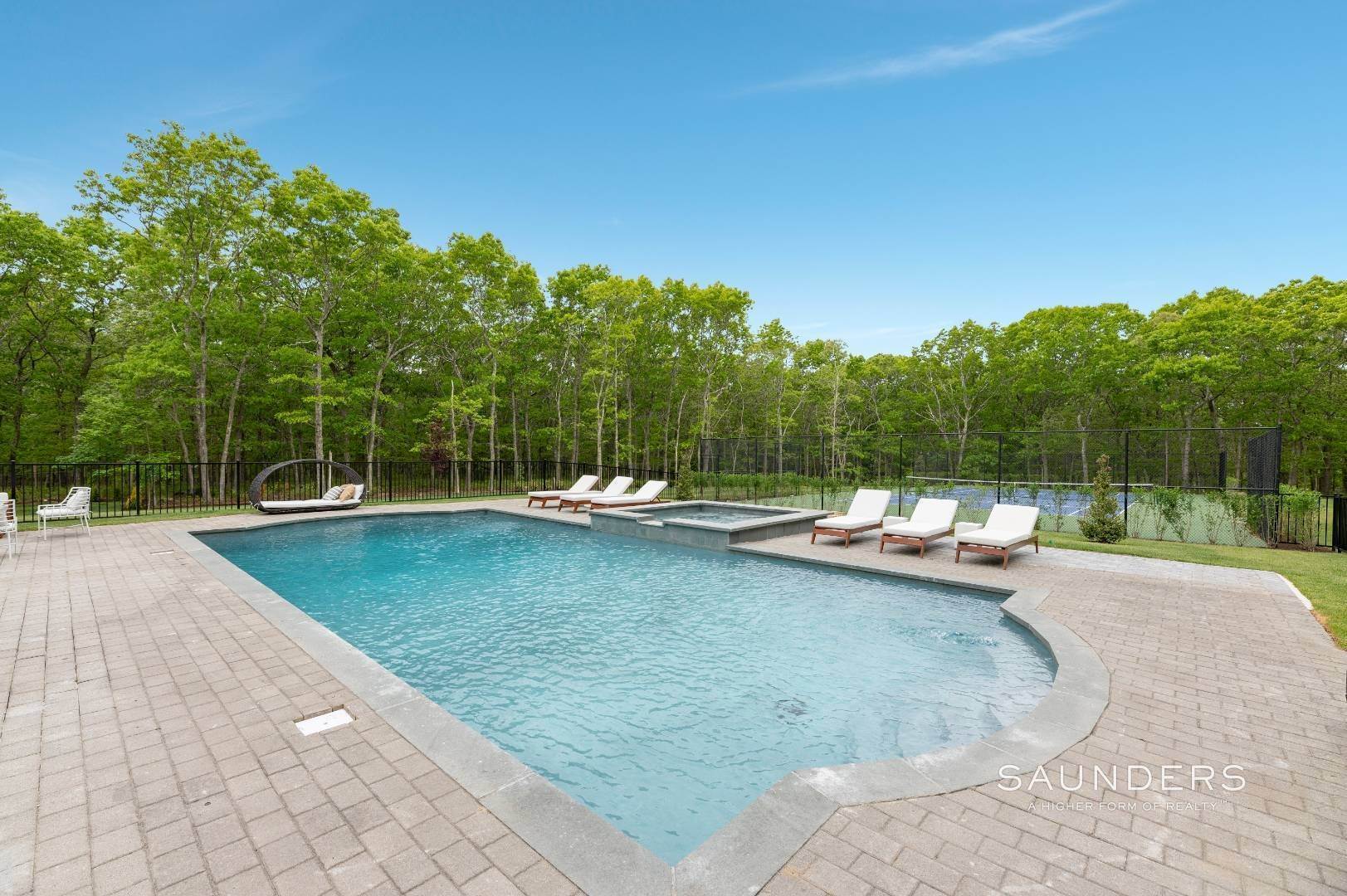 24. Single Family Homes for Sale at Southampton Estate With Pool And Tennis 1766 Majors Path, Southampton, NY 11968