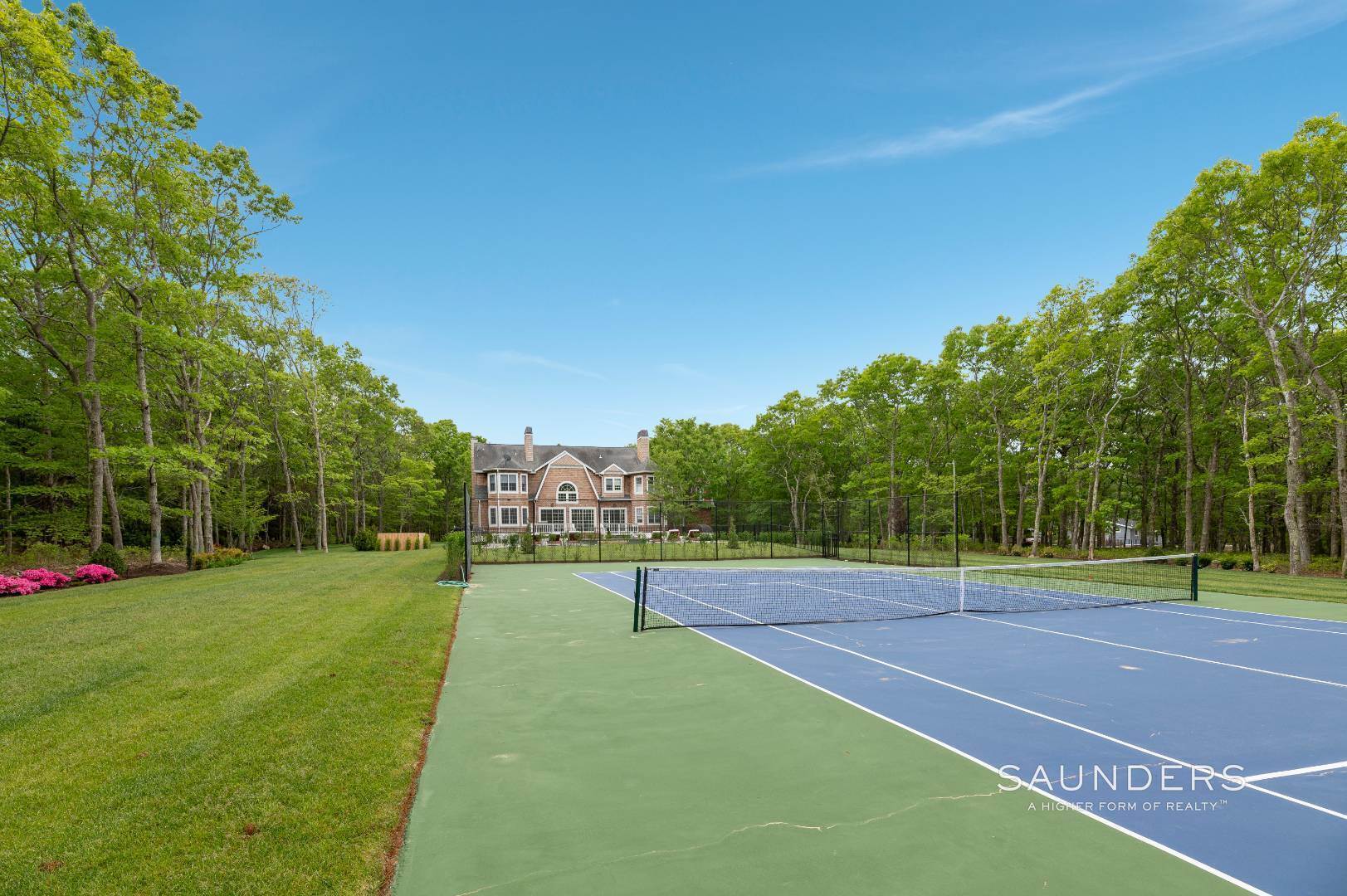 33. Single Family Homes at Secluded Southampton With Pool And Tennis 1766 Majors Path, Southampton, NY 11968