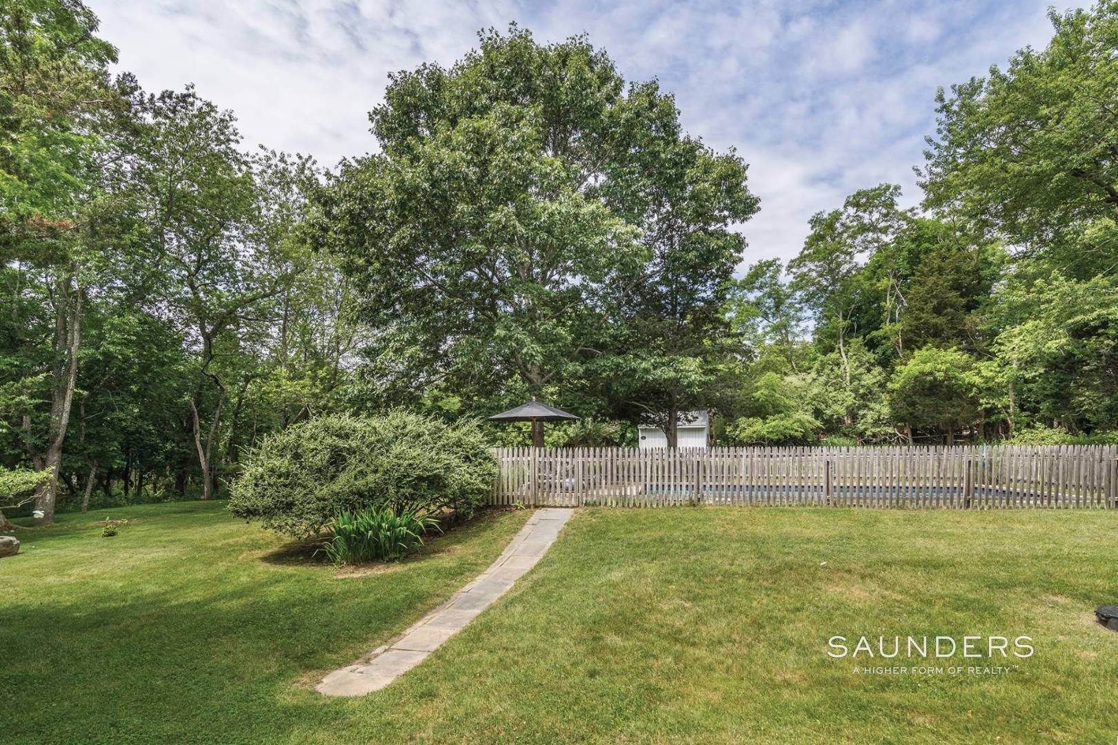 24. Single Family Homes for Sale at Shelter Island European Country Modern With Pool 30 Baldwin Road, Shelter Island, NY 11964
