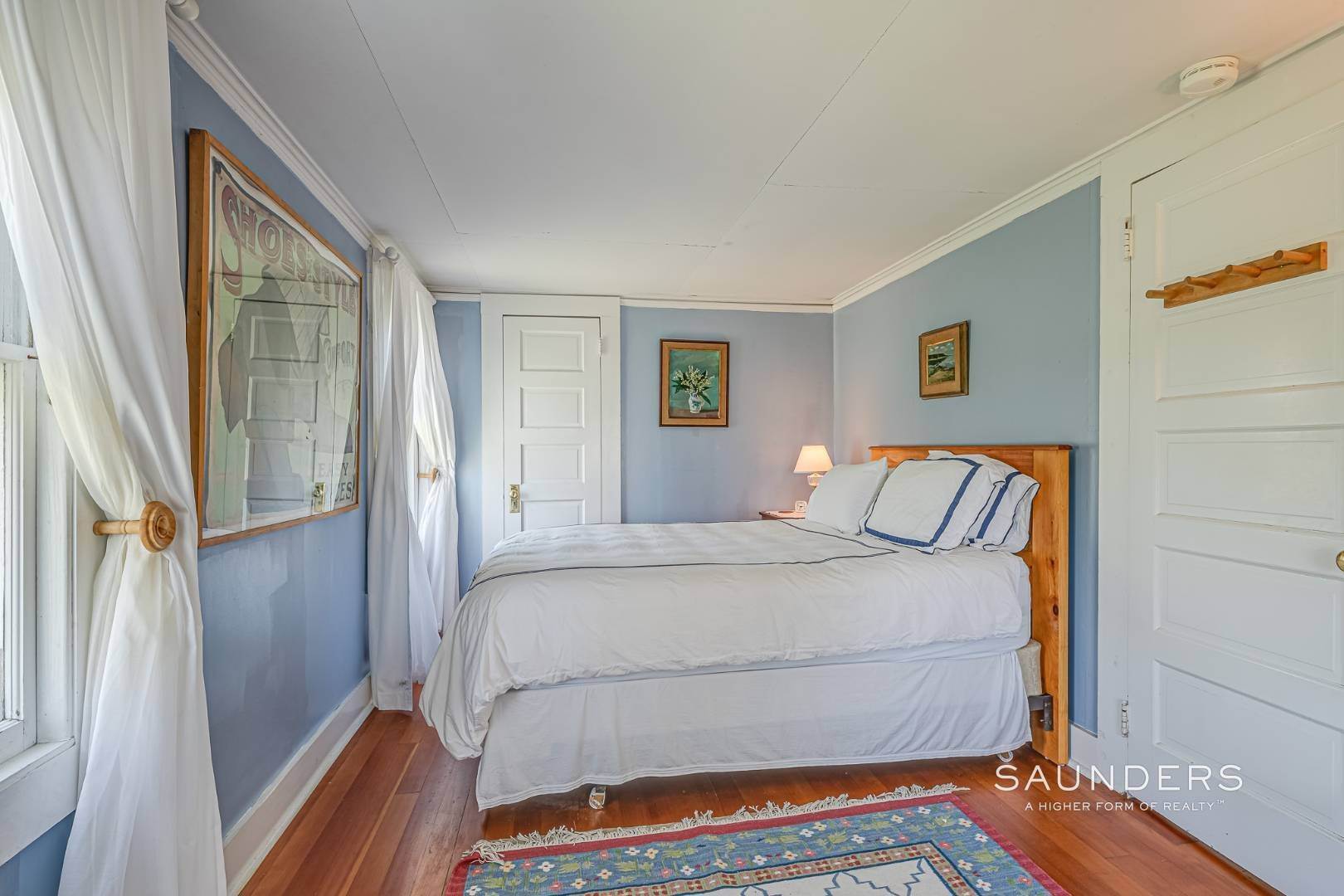 14. Single Family Homes at Charming Cottage By The Bay 2 Turtle Pond Road, Southampton, NY 11968