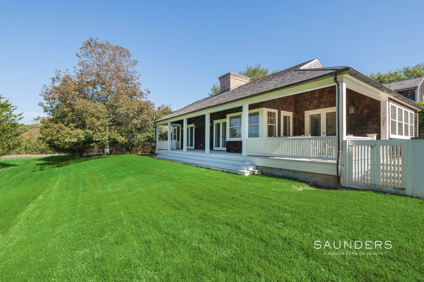 5. Single Family Homes at Tasteful East Hampton Home On Reserve With Pool And Tennis 27 Horseshoe Drive, East Hampton North, East Hampton, NY 11937