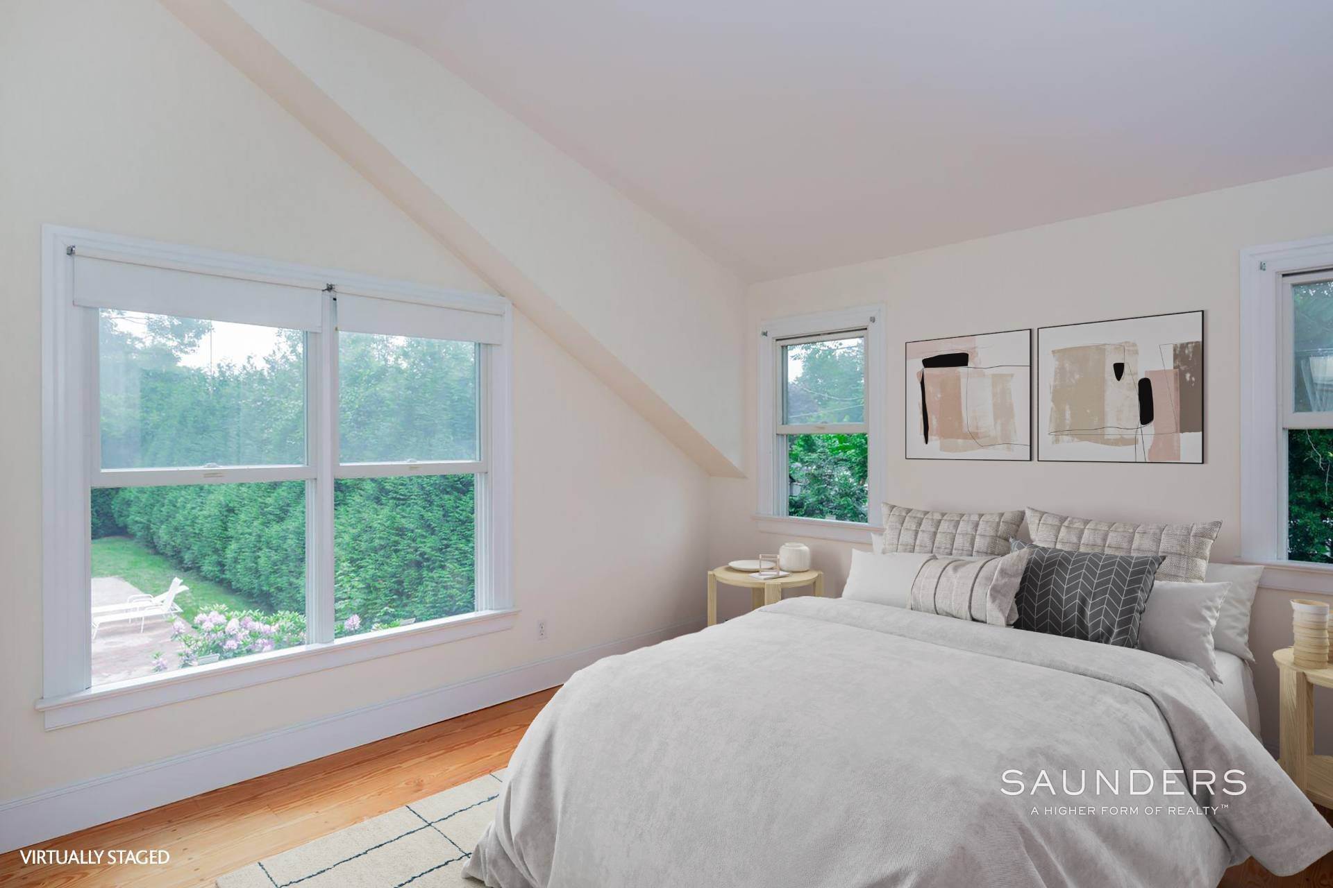 13. Single Family Homes for Sale at Spacious In The Heart Of East Hampton Village 172 Newtown Lane, East Hampton, NY 11937