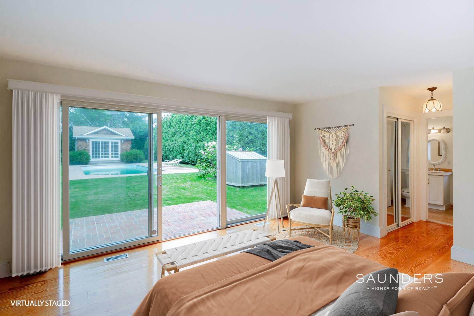 16. Single Family Homes for Sale at Spacious In The Heart Of East Hampton Village 172 Newtown Lane, East Hampton, NY 11937