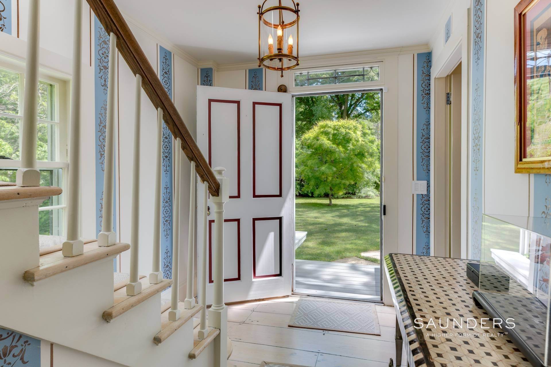 7. Single Family Homes for Sale at Classic Farmhouse In Southampton Village 519 Hill Street, Southampton, NY 11968