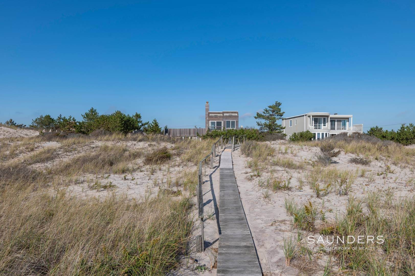 20. Single Family Homes at Relaxing Oceanfront Retreat Available Winter Or Summer Rental! 449 Dune Road, Westhampton Beach Village, NY 11978