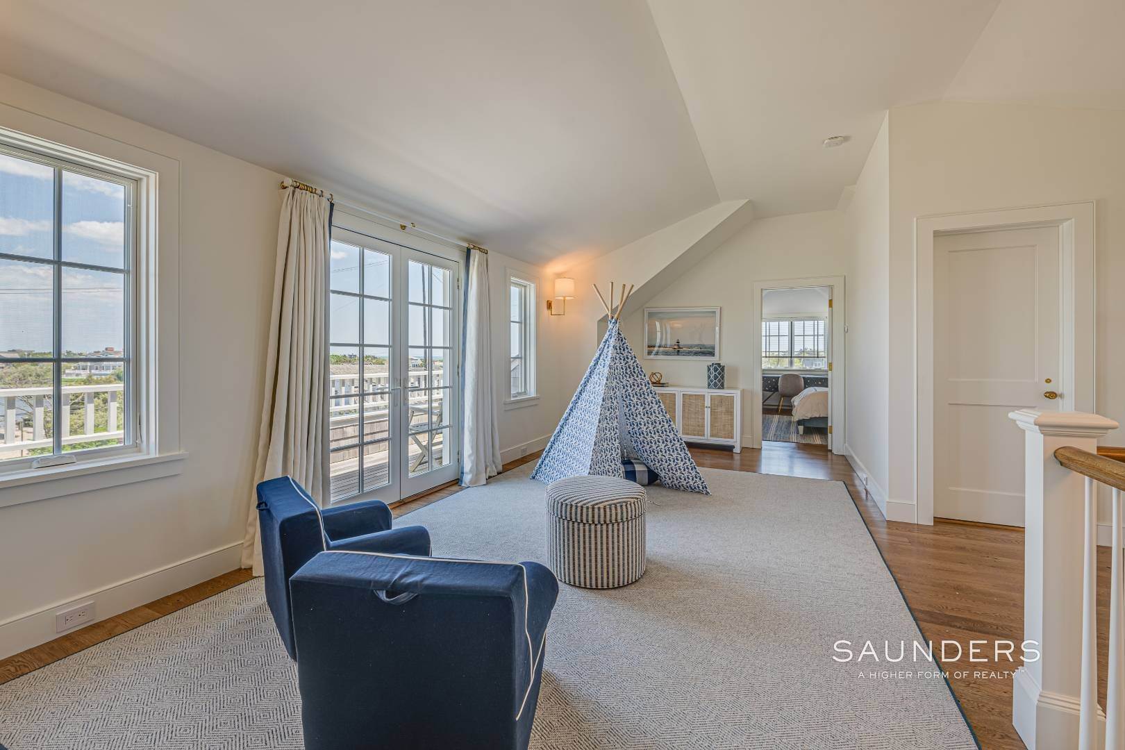 27. Single Family Homes at Quintessential Quogue Waterfront With Boat Slip, Pool, Spa 35 Beach Lane, Quogue, NY 11959