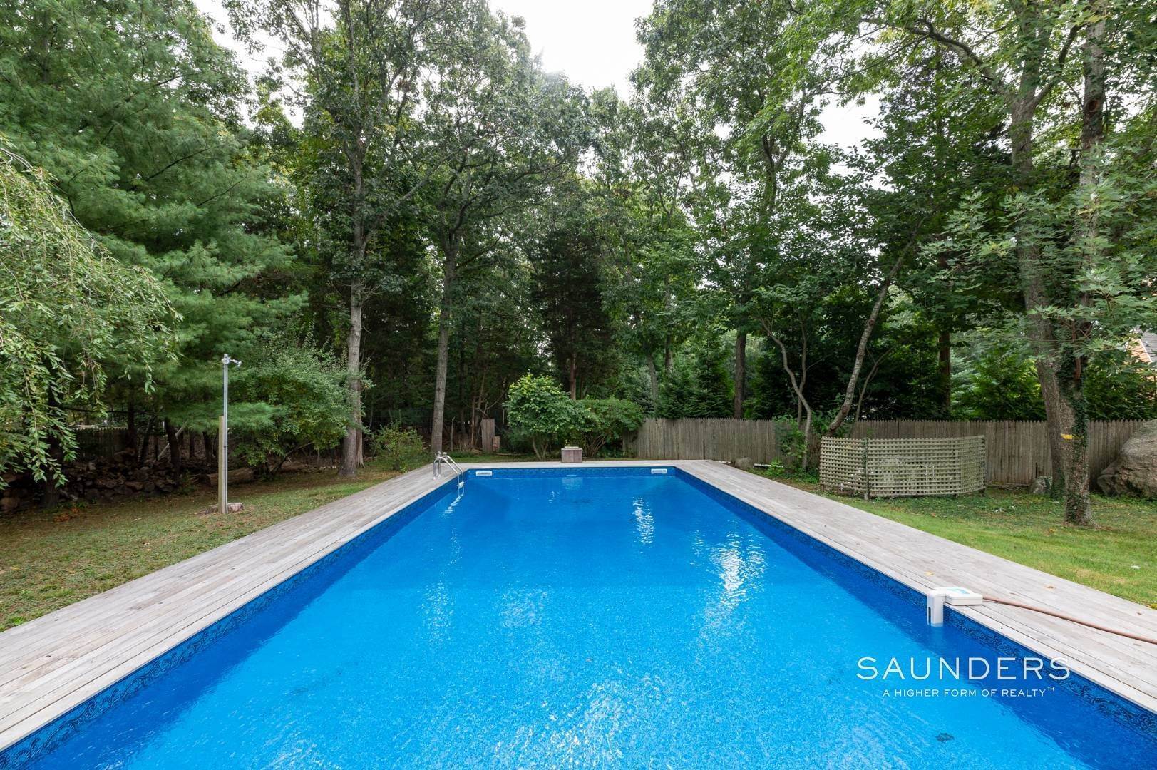 14. Single Family Homes at Charming Home With Heated Pool 221 Norfolk Drive, East Hampton, NY 11937