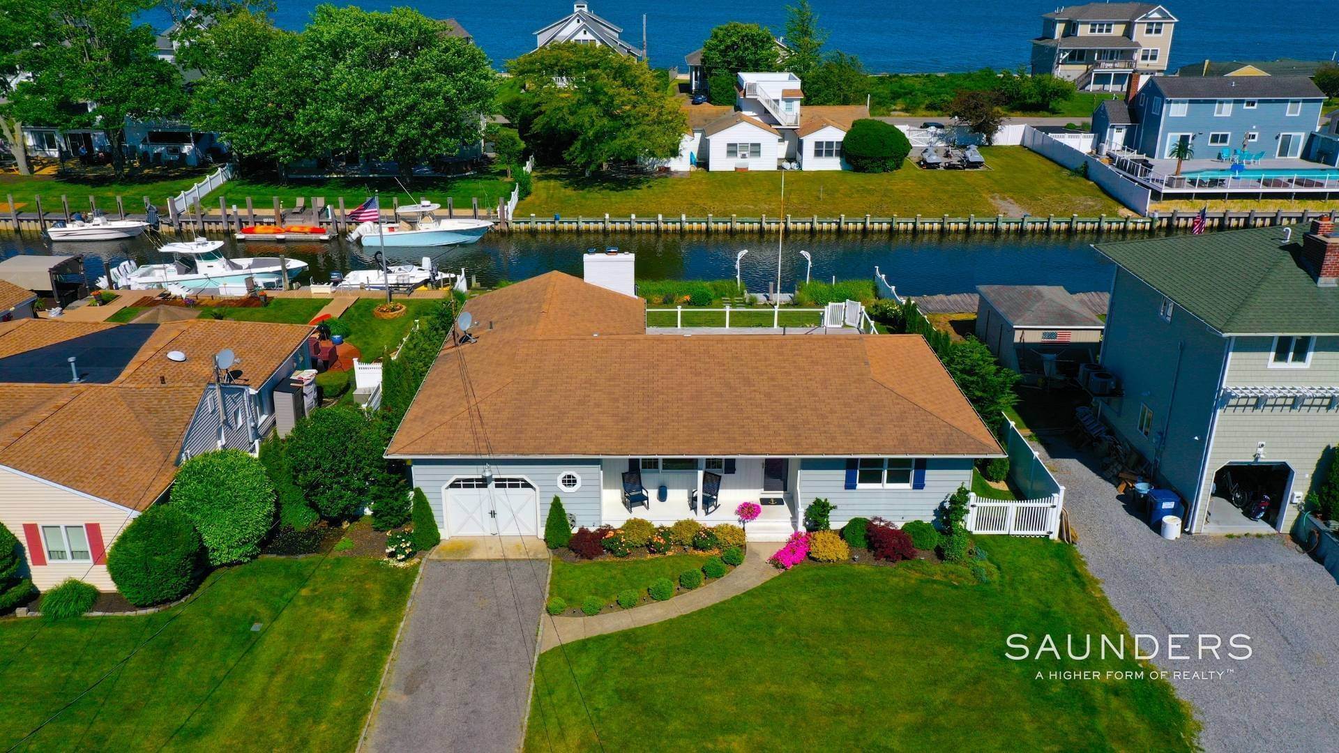 2. Single Family Homes at Hampton's Waterfront Rental - Close To Private Beach East Quogue, NY 11942