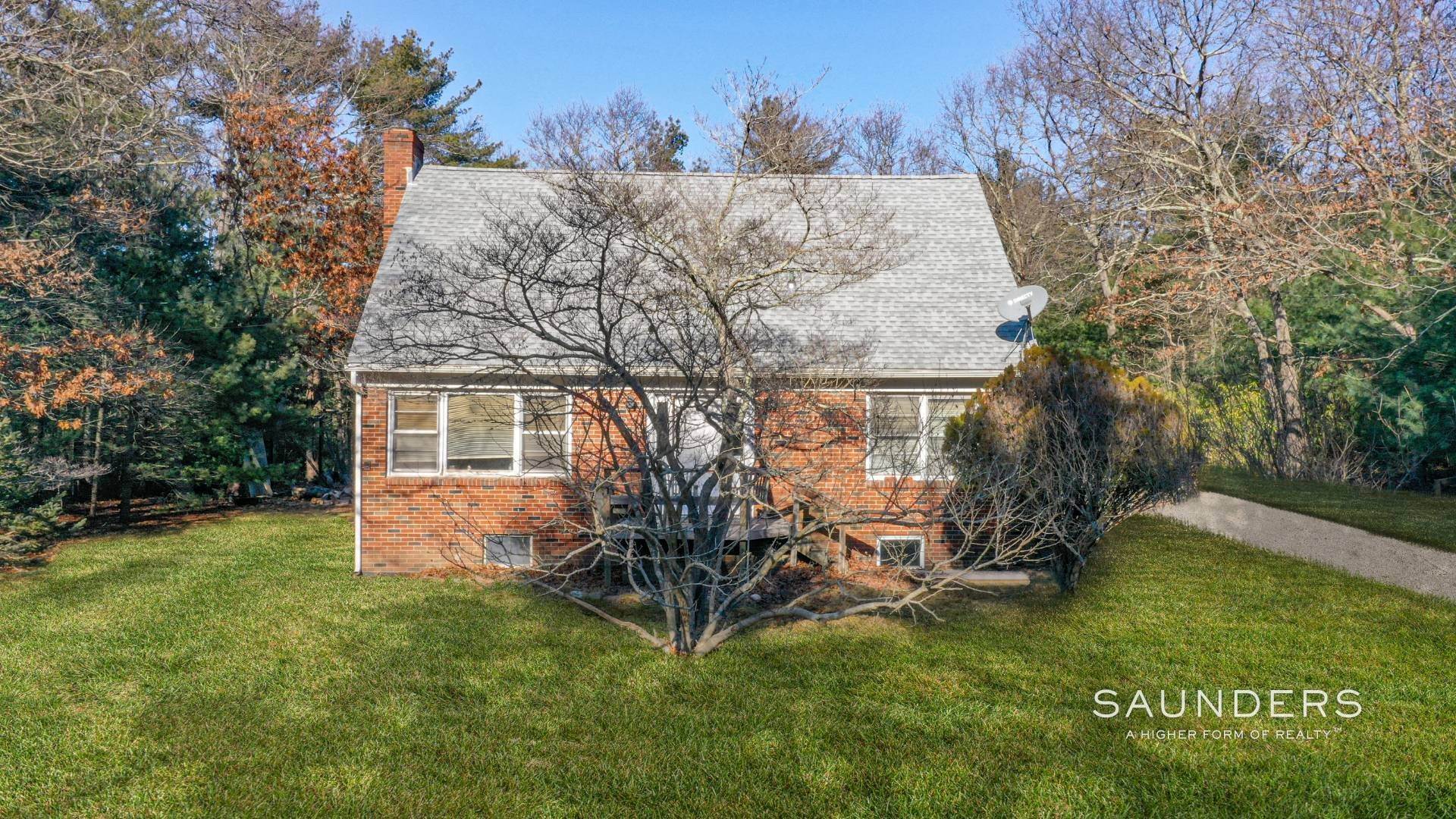 2. Single Family Homes for Sale at Charming Northwest 26 Northwest Landing Road, East Hampton, NY 11937