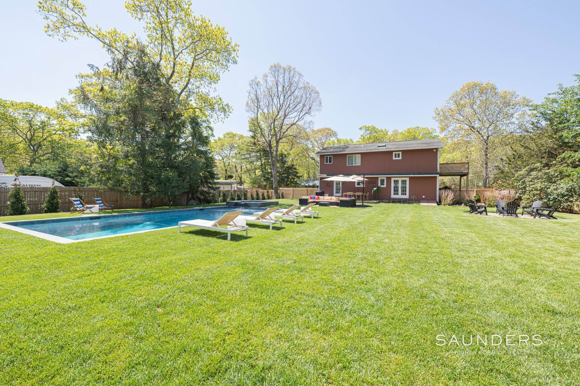 Single Family Homes at Newly Renovated 4 Bedroom With Pool And Spa! 55 Fort Pond Boulevard, East Hampton, NY 11937