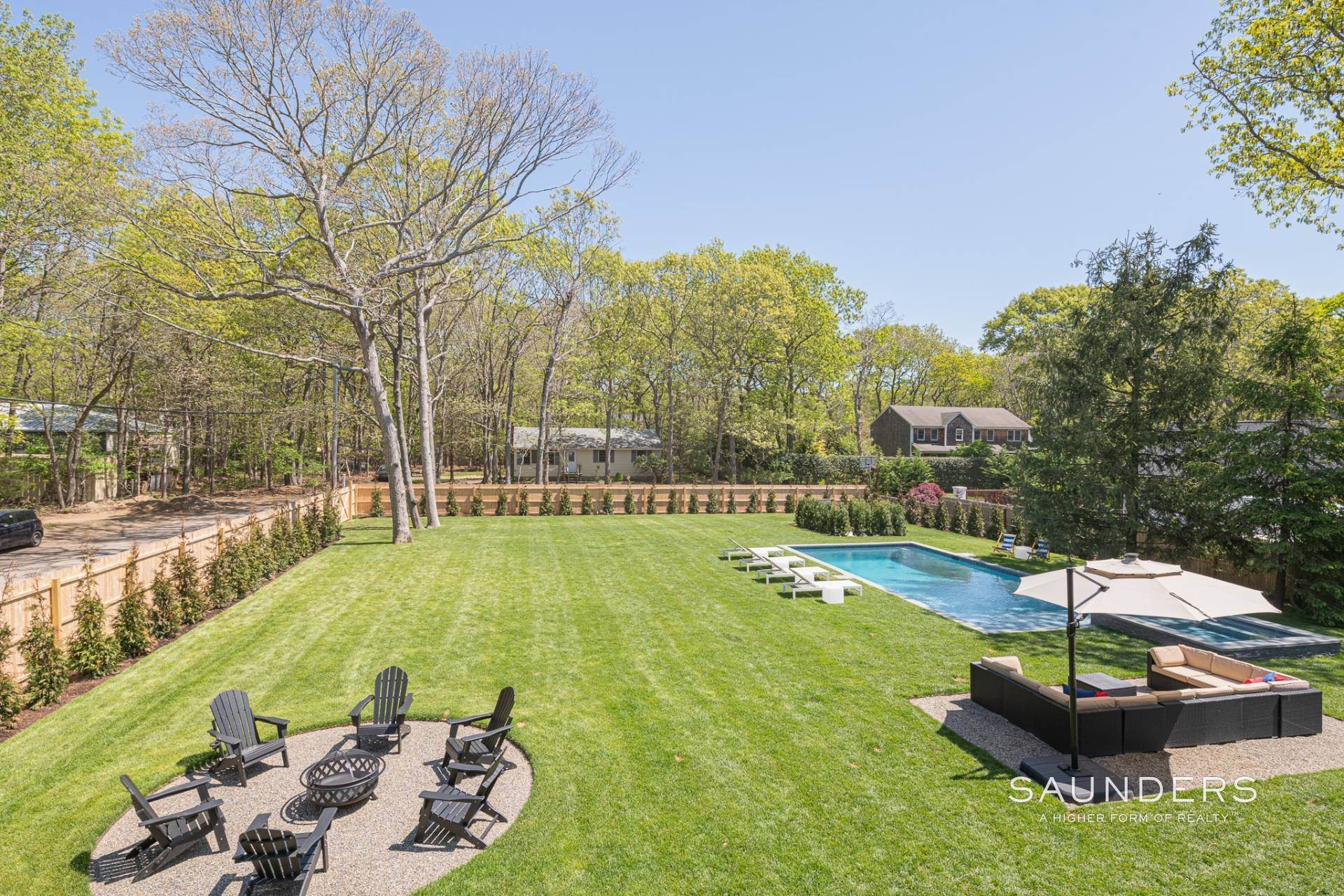 25. Single Family Homes at Newly Renovated 4 Bedroom With Pool And Spa! 55 Fort Pond Boulevard, East Hampton, NY 11937
