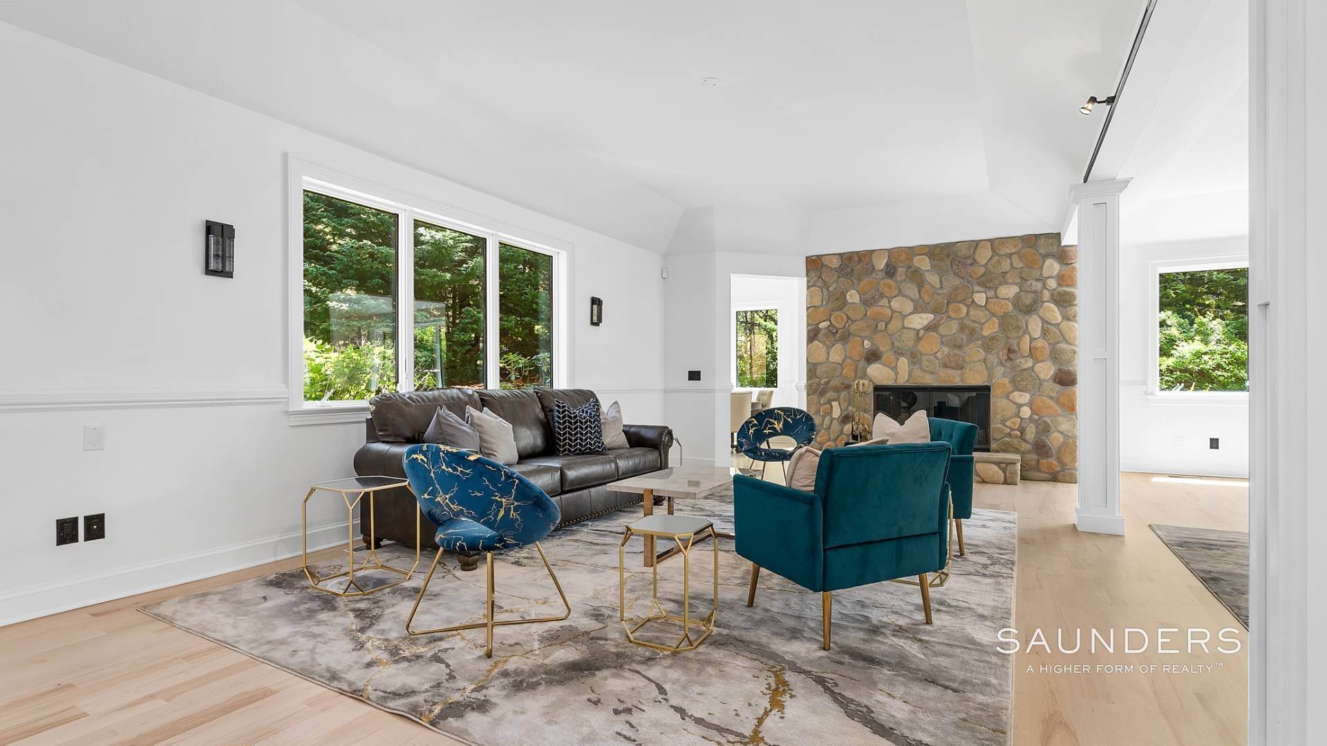 9. Single Family Homes for Sale at Stylish, Spacious Southampton Near Golf And Beaches 41 Greenfield Road, Southampton, NY 11968