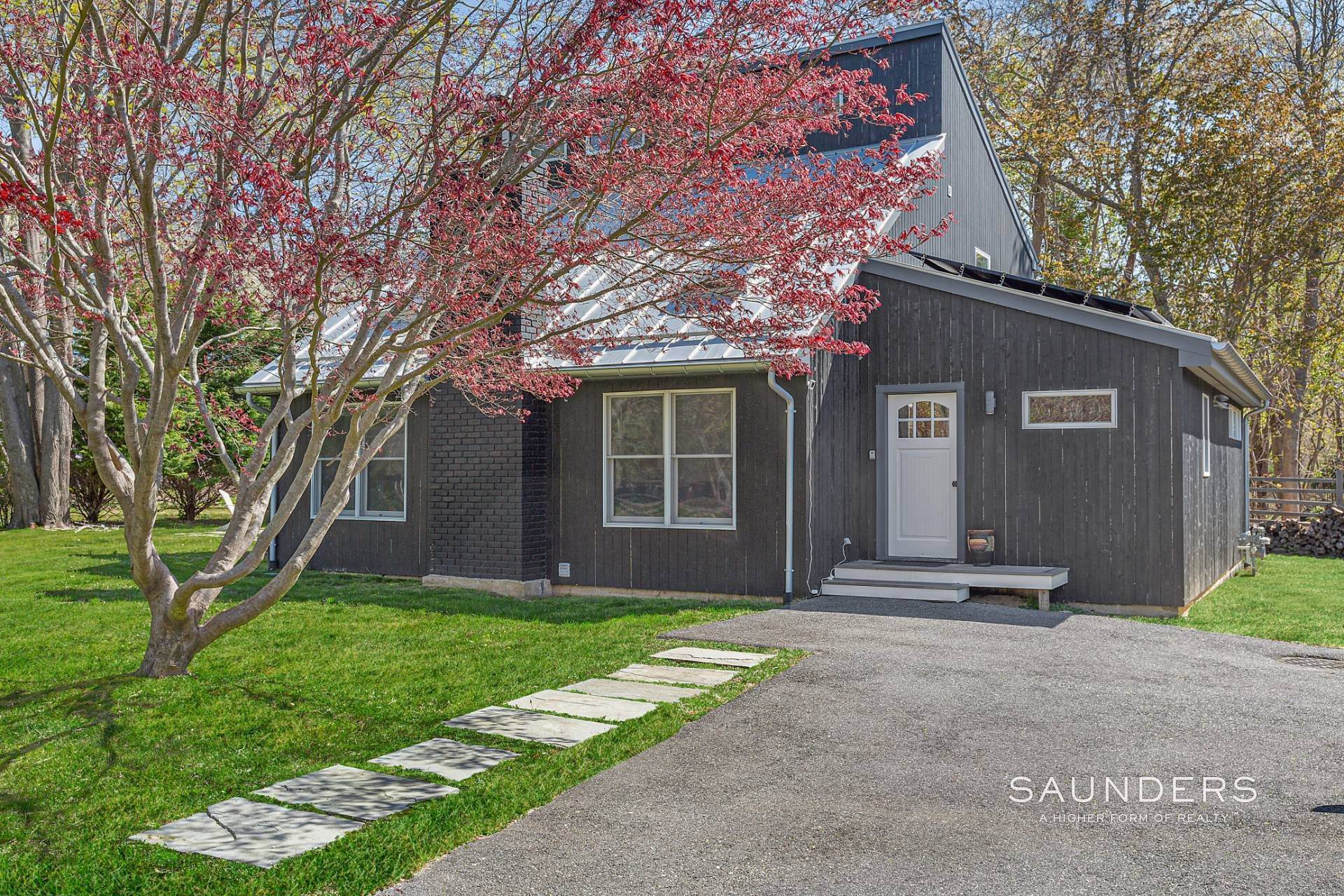Single Family Homes for Sale at An Ultimate Location Under $2m 34 Maple Lane, East Hampton, NY 11937