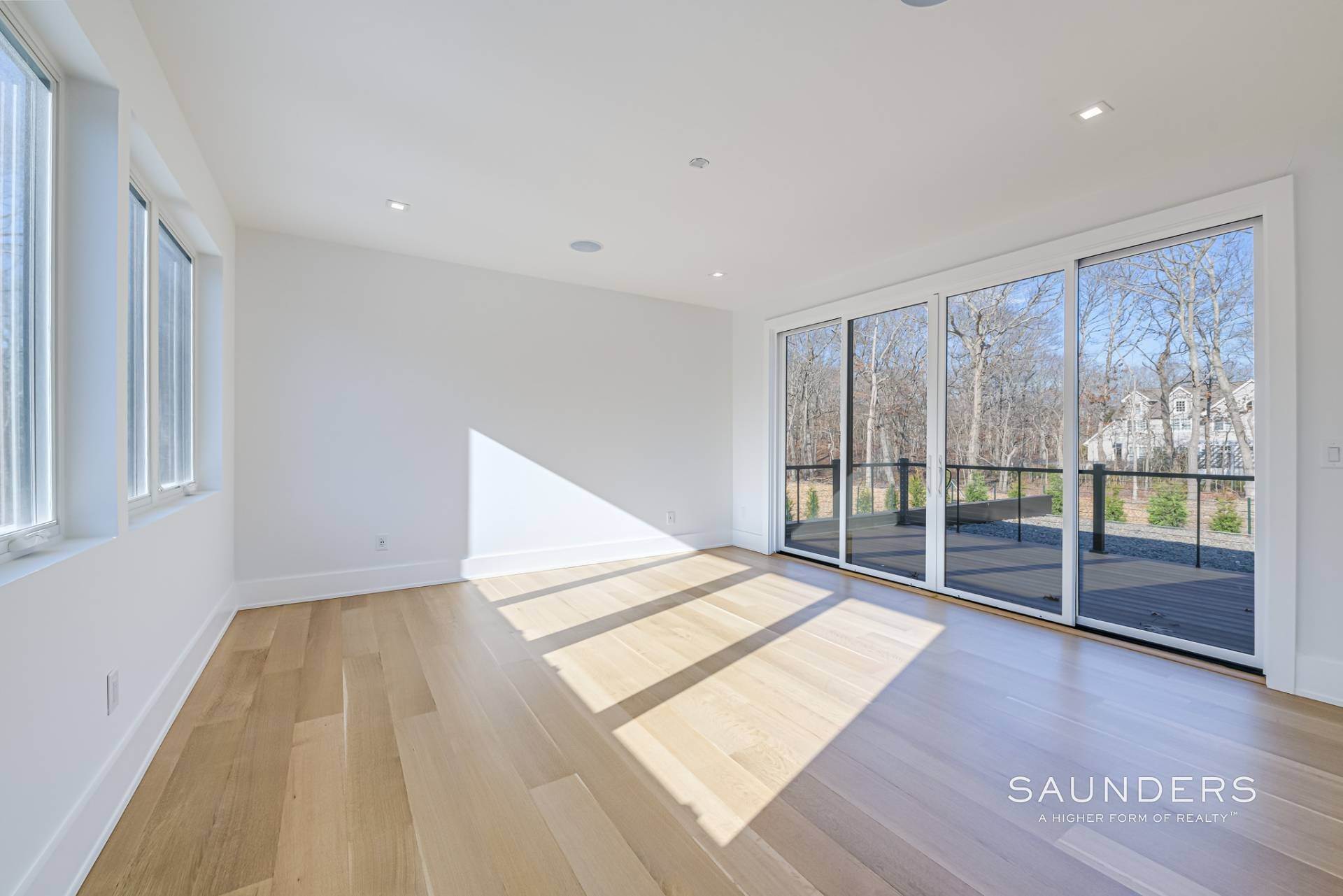 16. Single Family Homes for Sale at East Hampton New Construction With Pool And Tennis 63 North Woods Lane, East Hampton, NY 11937