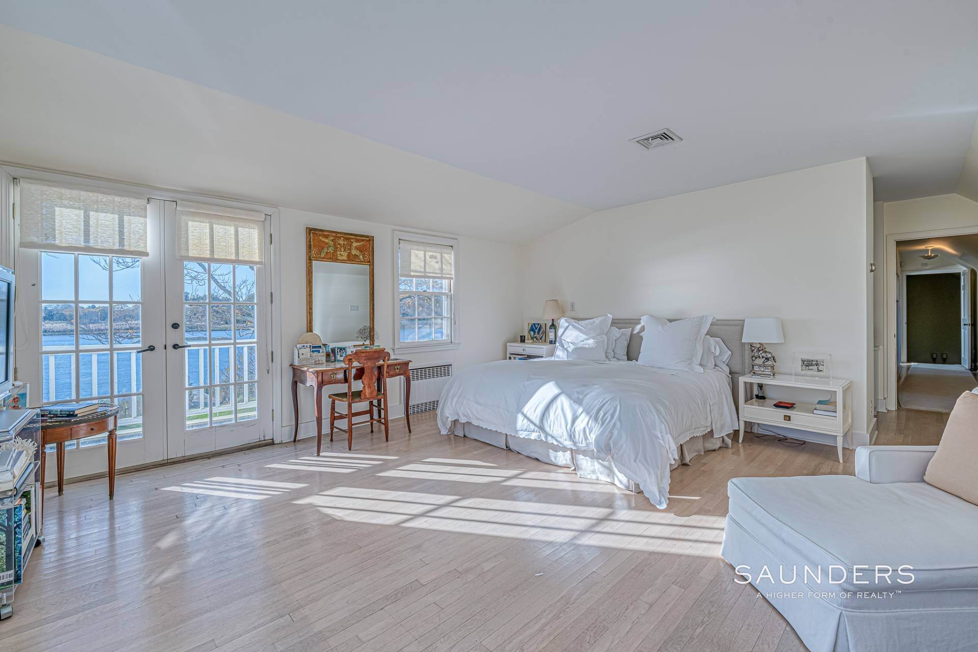 23. Single Family Homes for Sale at Southampton South Waterfront Estate With Dock, Pool And Tennis 1 Boatmans Lane, Southampton Village, Southampton, NY 11968
