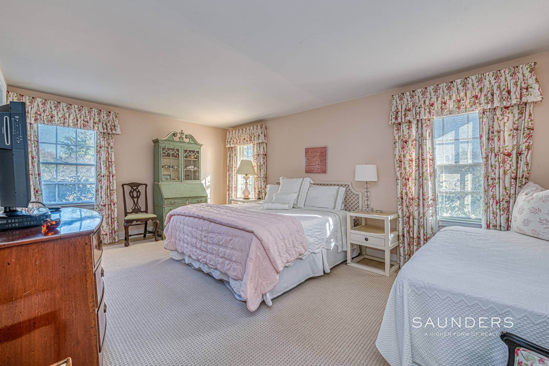25. Single Family Homes for Sale at Southampton South Waterfront Estate With Dock, Pool And Tennis 1 Boatmans Lane, Southampton, NY 11968