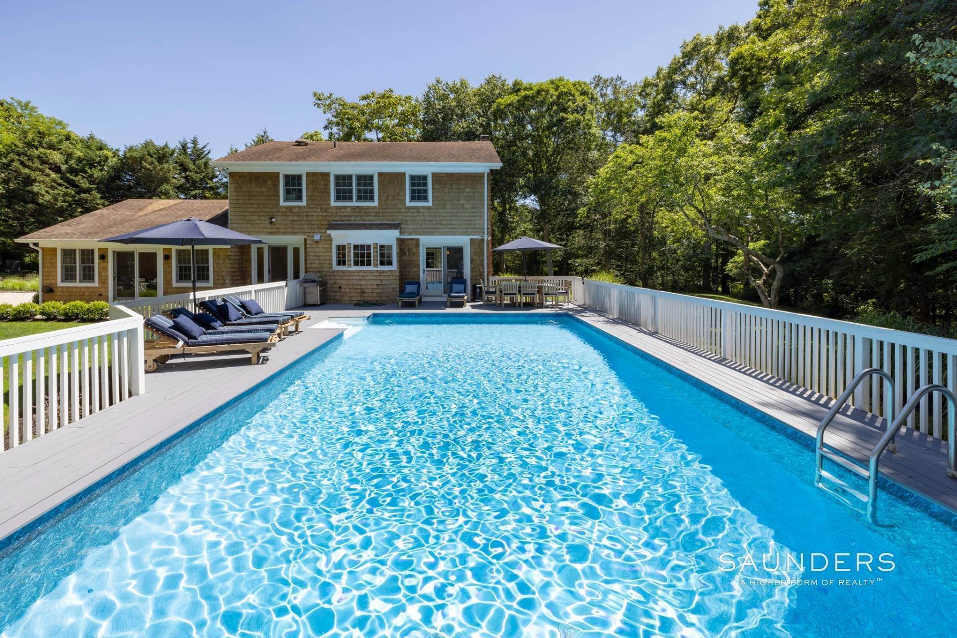22. Single Family Homes at Renovated Southampton Four Bedroom With Pool 55 Edge Of Woods, Southampton, NY 11968