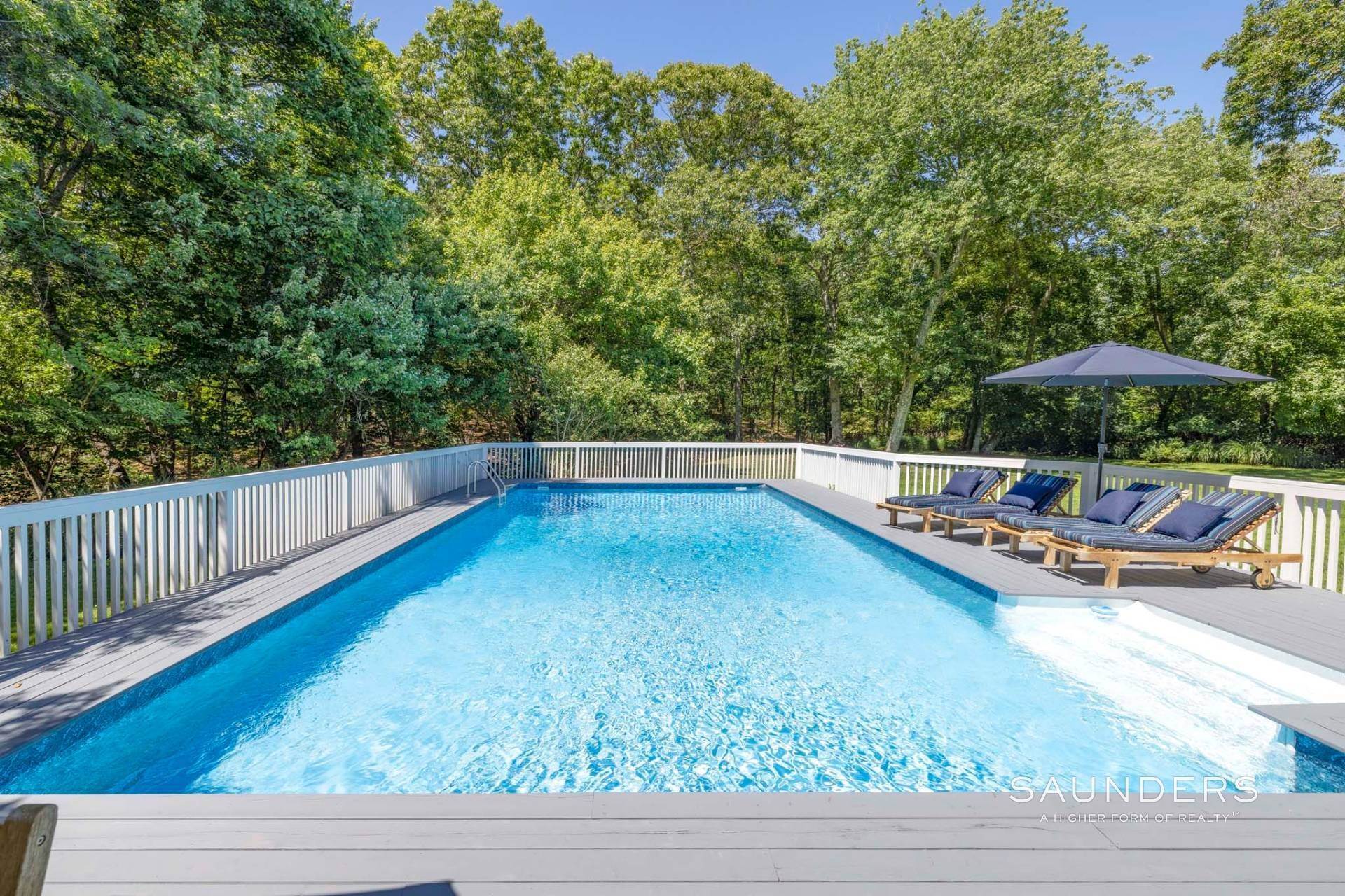 26. Single Family Homes at Renovated Southampton Four Bedroom With Pool 55 Edge Of Woods, Southampton, NY 11968