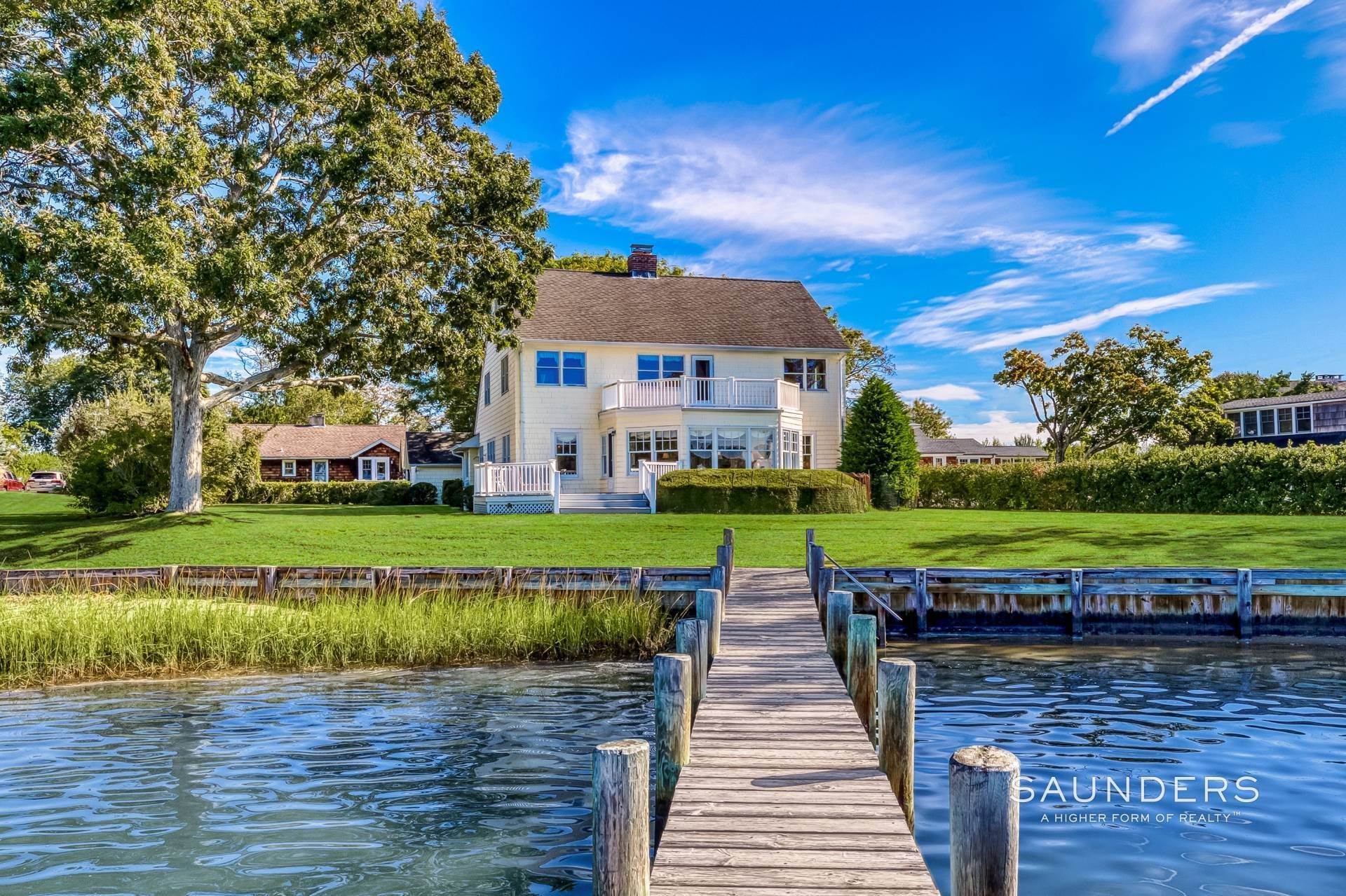 38. Single Family Homes for Sale at Shelter Island Nantucket Style Farmhouse With Dock And Sunsets 14 Montclair Avenue, Shelter Island, NY 11964