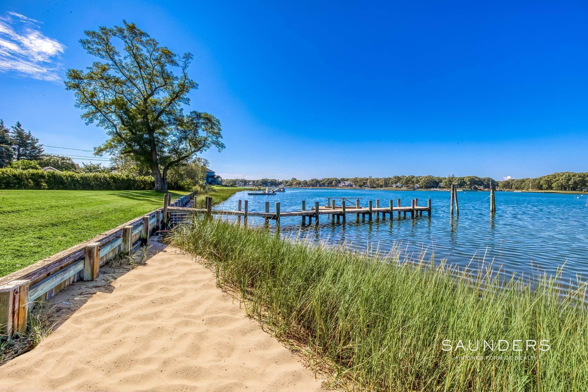 12. Single Family Homes for Sale at Shelter Island Nantucket Style Farmhouse With Dock And Sunsets 14 Montclair Avenue, Shelter Island, NY 11964
