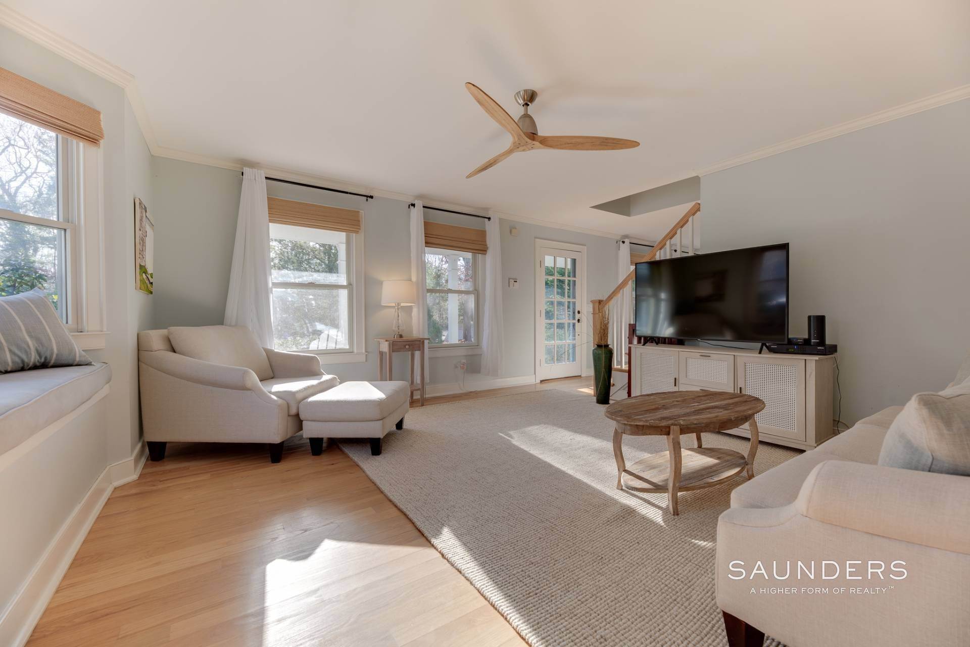 11. Single Family Homes for Sale at Hampton's Traditional Cape In Clearwater Beach 43 Waterhole Road, East Hampton, NY 11937
