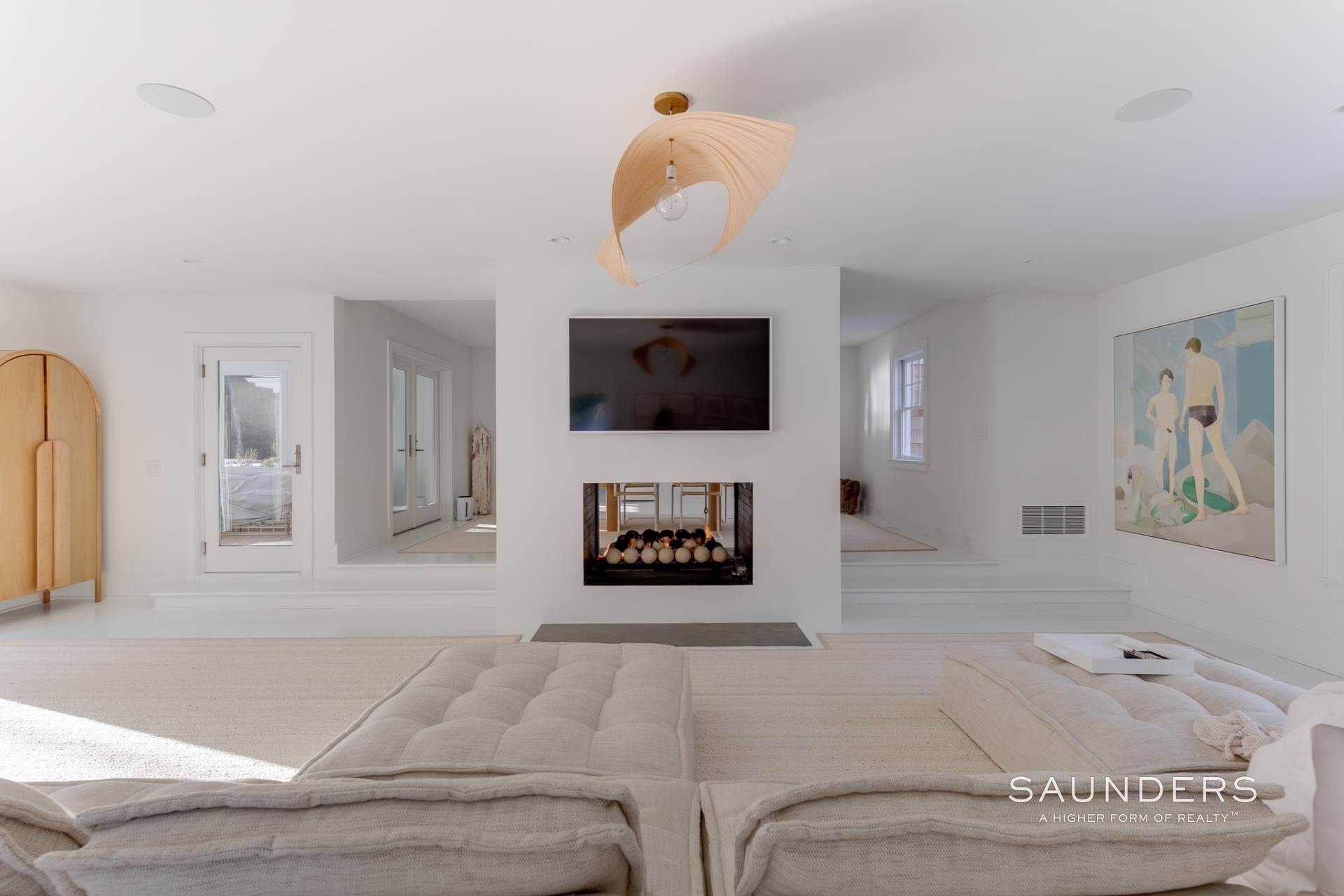 2. Single Family Homes at Designer's Own Retreat 2 Timber Lane, East Hampton, NY 11937