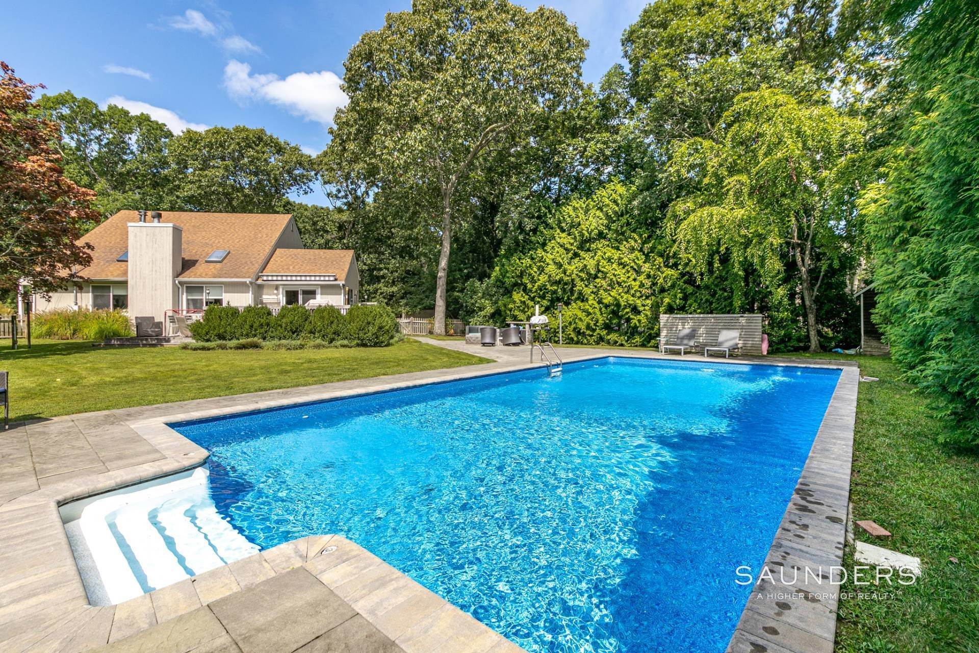 19. Single Family Homes at Springs Newly Renovated With A Pool Near The Beach 65 Manor Lane South, East Hampton, NY 11937