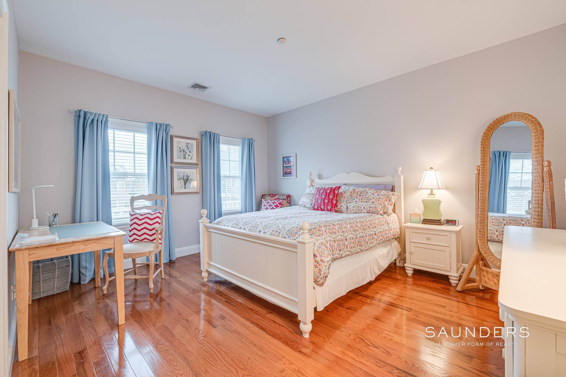 12. Condominiums for Sale at Beautifully Renovated Townhome 22 Gianna Court, North Sea, Southampton, NY 11968