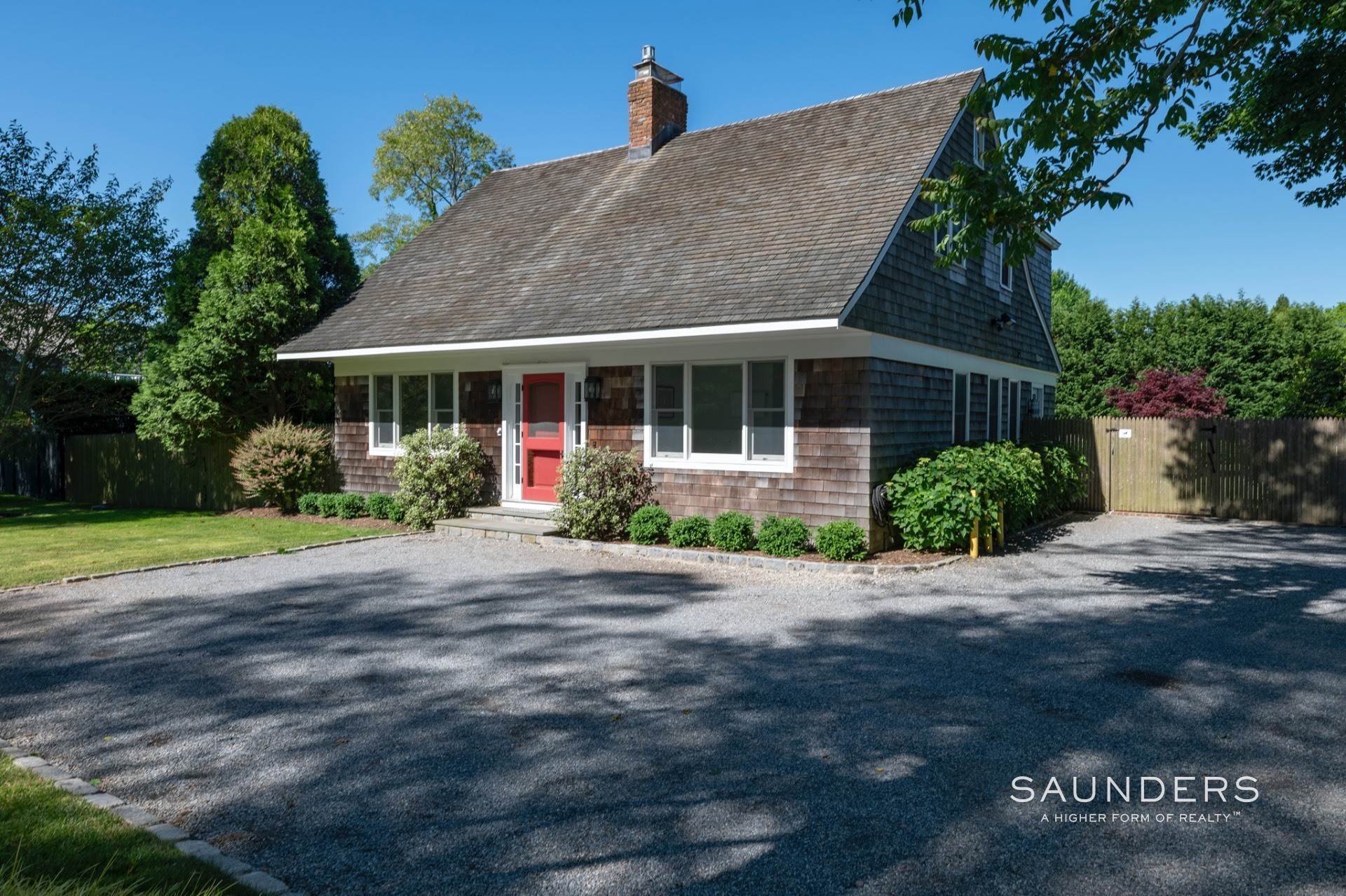 1. Single Family Homes at Fully Renovated Southampton Cape With Extension & Pool 315 North Main Street, Southampton, NY 11968