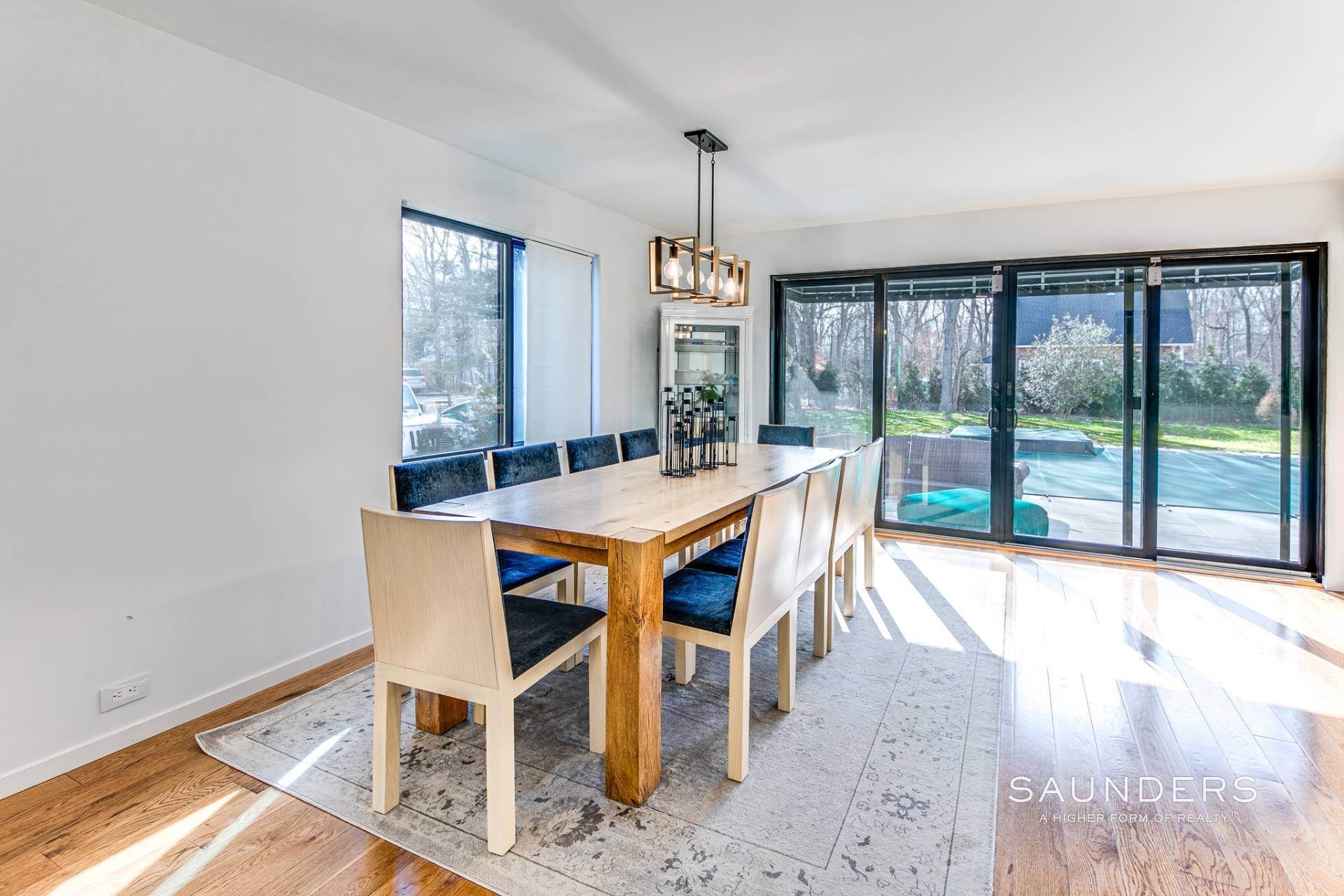 11. Single Family Homes for Sale at Beautifully Renovated Move-In Ready Home 25 Malone Street, East Hampton, NY 11937
