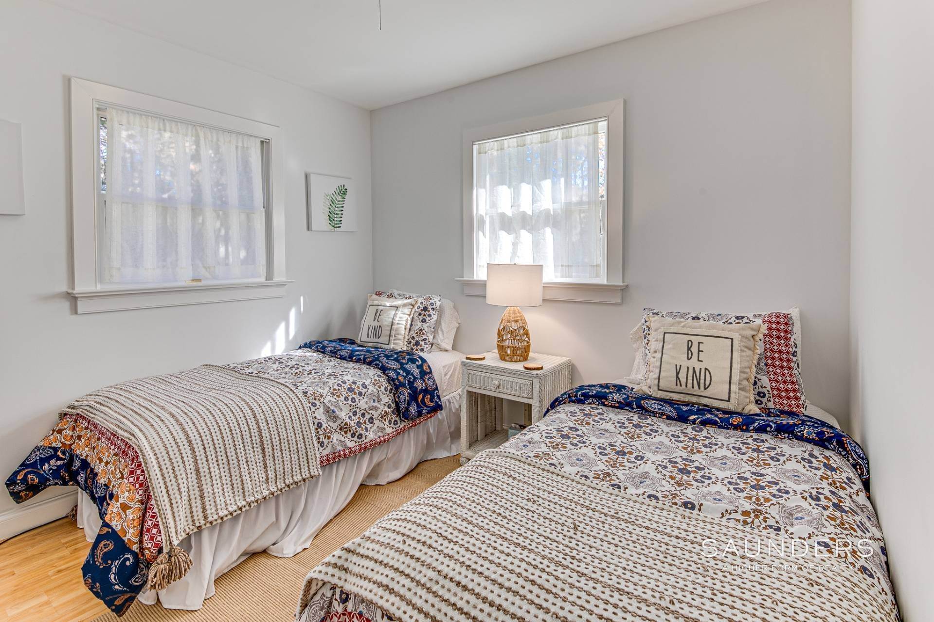 8. Single Family Homes at Cute Winter Rental In Springs 31 Kings Point Road, East Hampton, NY 11937