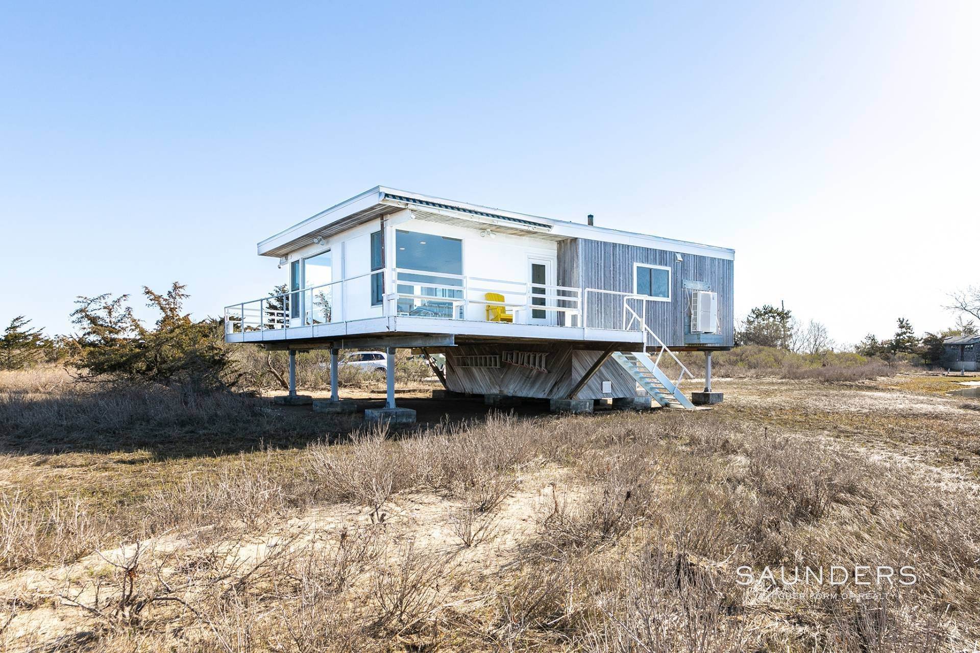 13. Single Family Homes for Sale at 3 Bedroom With 270 Degree Water Views! 113 Louse Point, East Hampton, NY 11937
