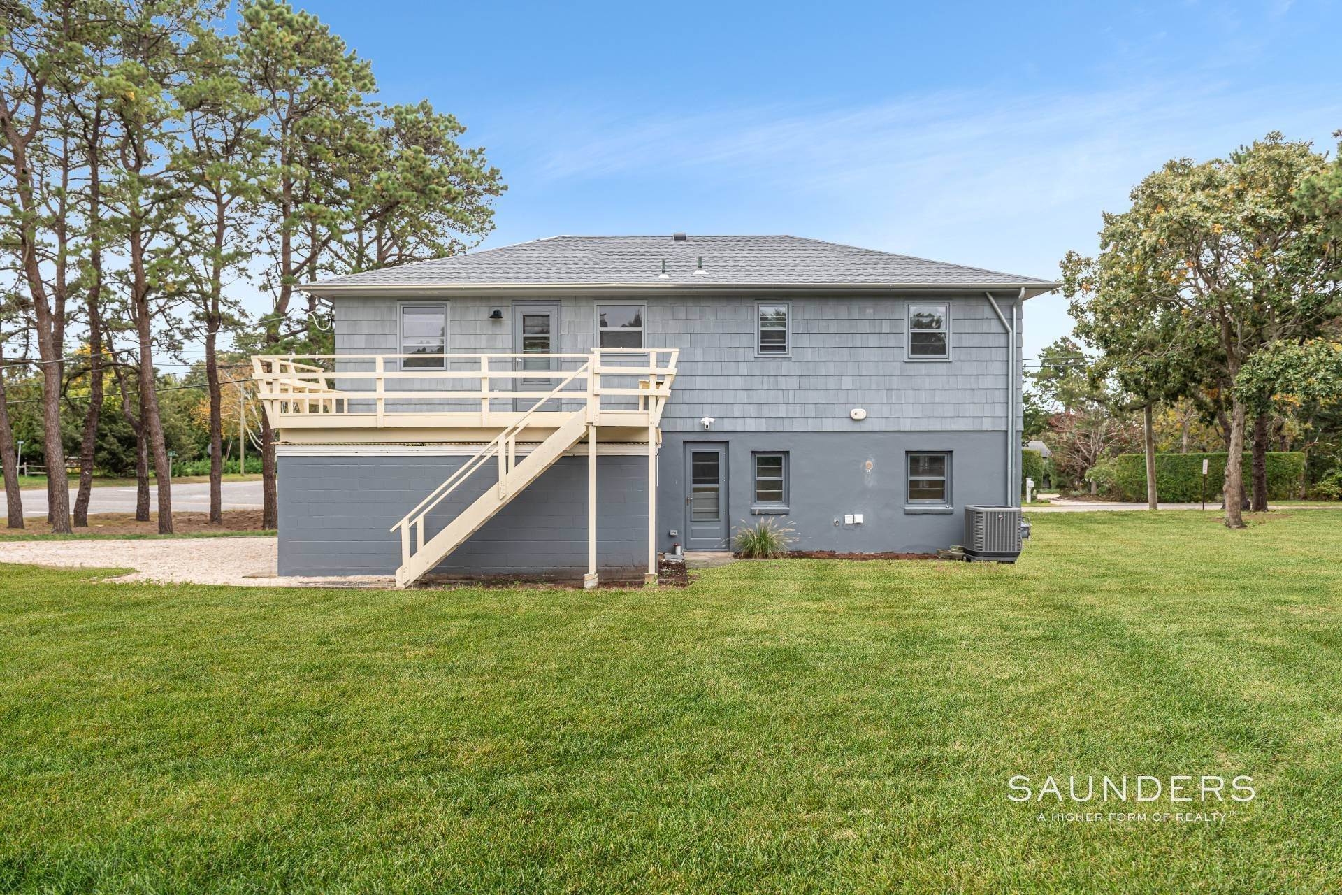 15. Single Family Homes for Sale at Southampton, Close To Village 91 Middle Pond Road, Southampton, NY 11968