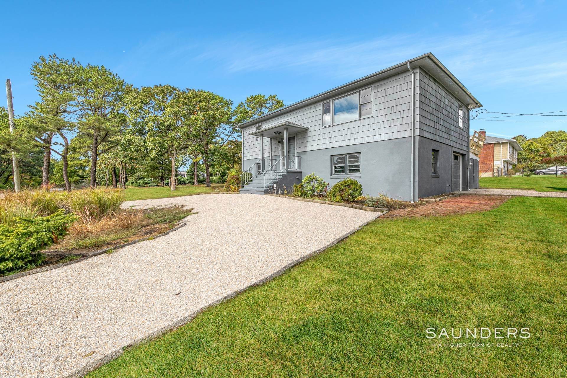 3. Single Family Homes for Sale at South Of Highway Bayside Community 91 Middle Pond Road, Southampton, NY 11968