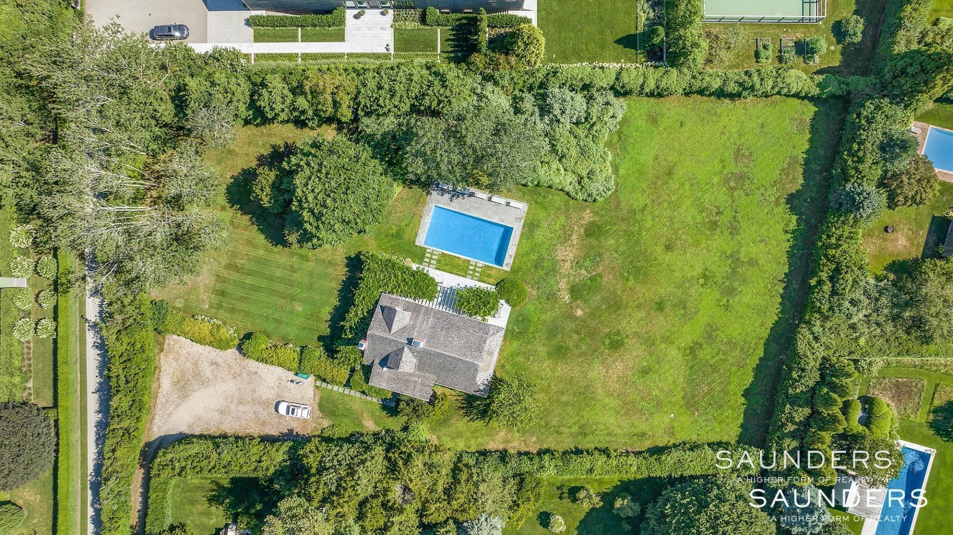 18. Single Family Homes for Sale at Sagaponack South Cottage On 1.56 Acres 51 Farmview Drive, Sagaponack, NY 11962