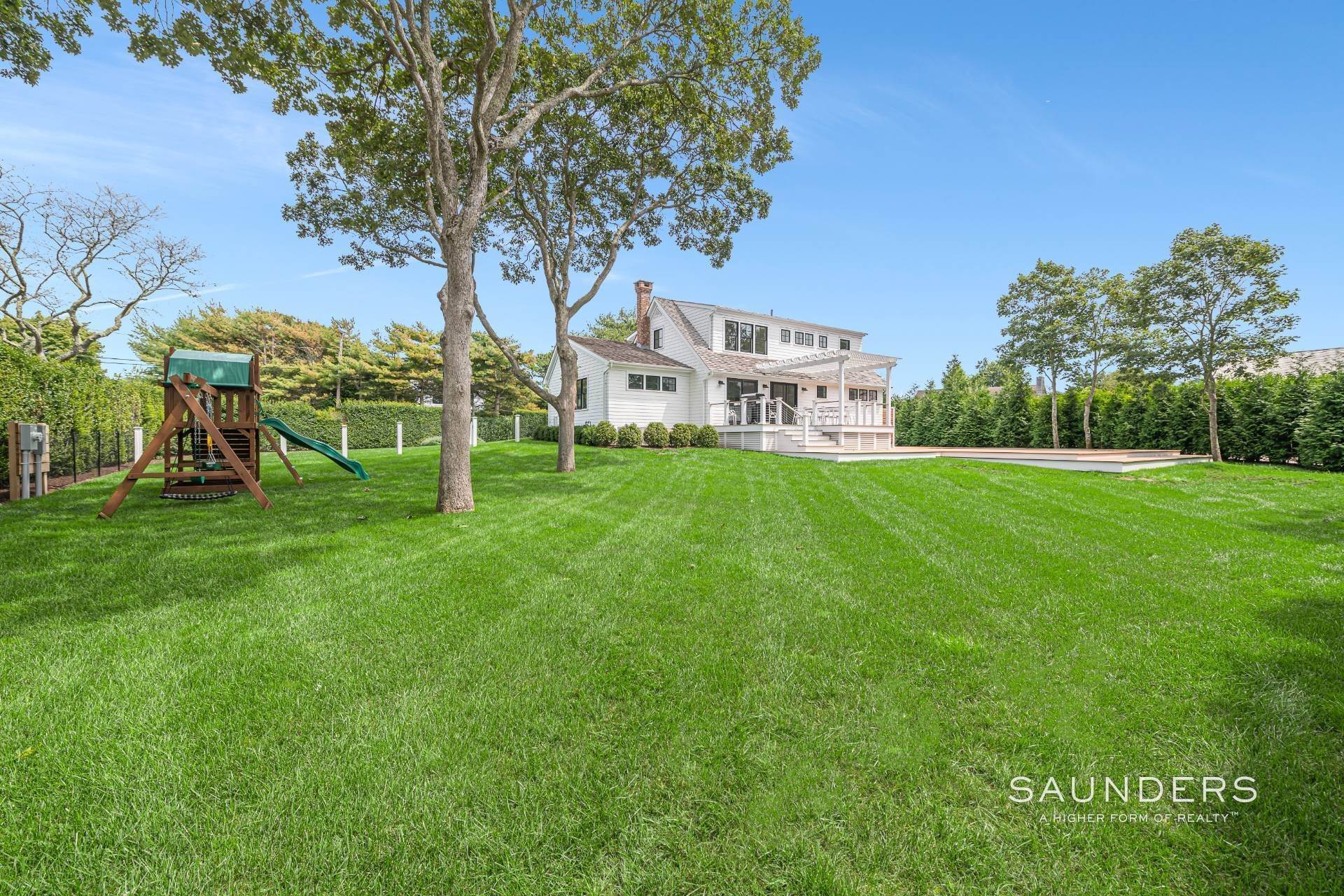 6. Single Family Homes for Sale at Chic Beach Home With Bay Access In Southampton South 3 Koral Drive, Southampton, NY 11968