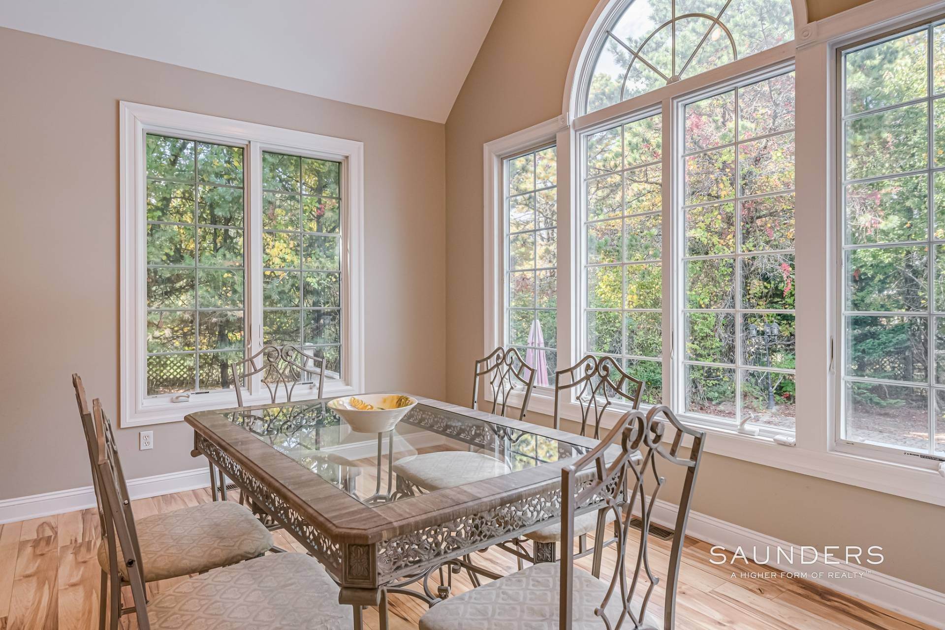 7. Single Family Homes for Sale at Pristine Custom Built Home In Southampton 43 Blackwatch Court, Southampton, NY 11968